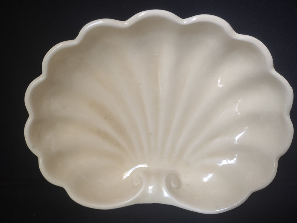 Ceramic Yellow Shell Shaped Dish 11" x 8" (lot 1689)