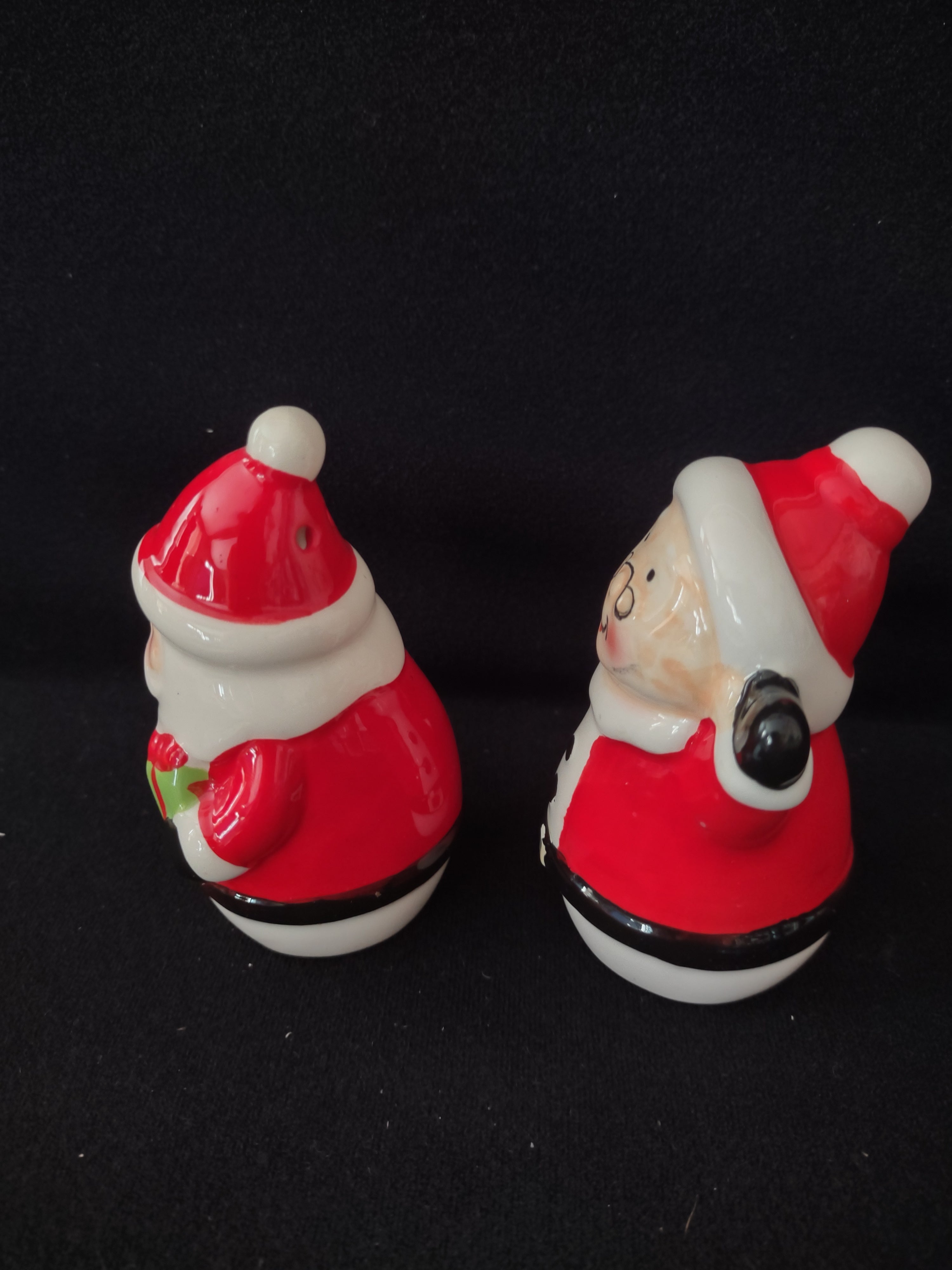 Vintage Christmas Santa Claus Mrs Claus Tray Salt Pepper Set (Lot 4091)