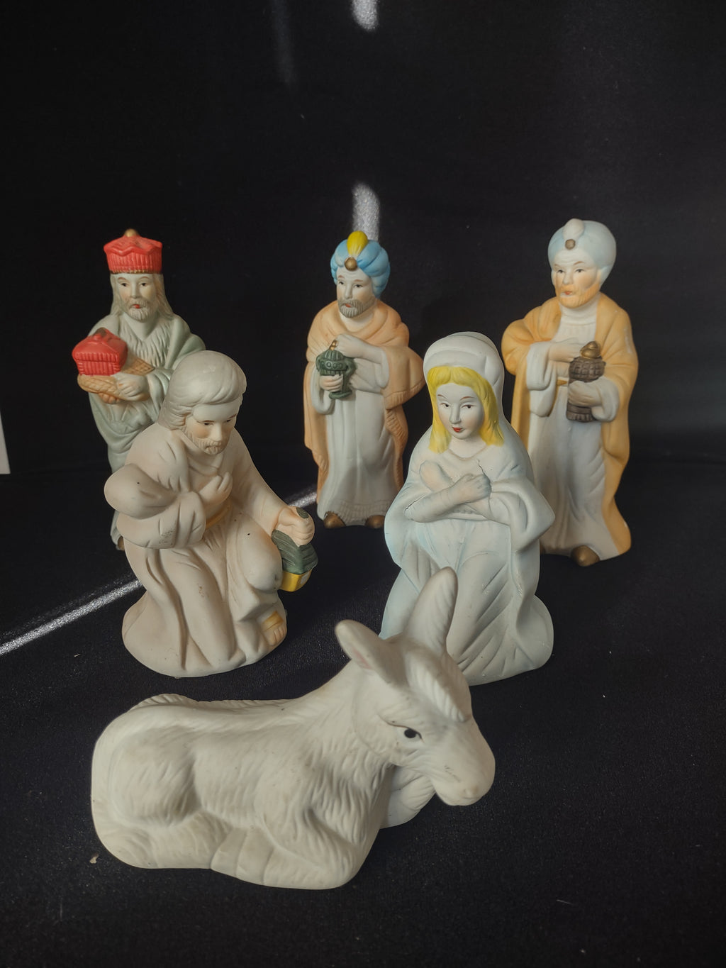 Vintage Christmas Porcelain Nativity Set NO BABY JESUS (lot 2437)