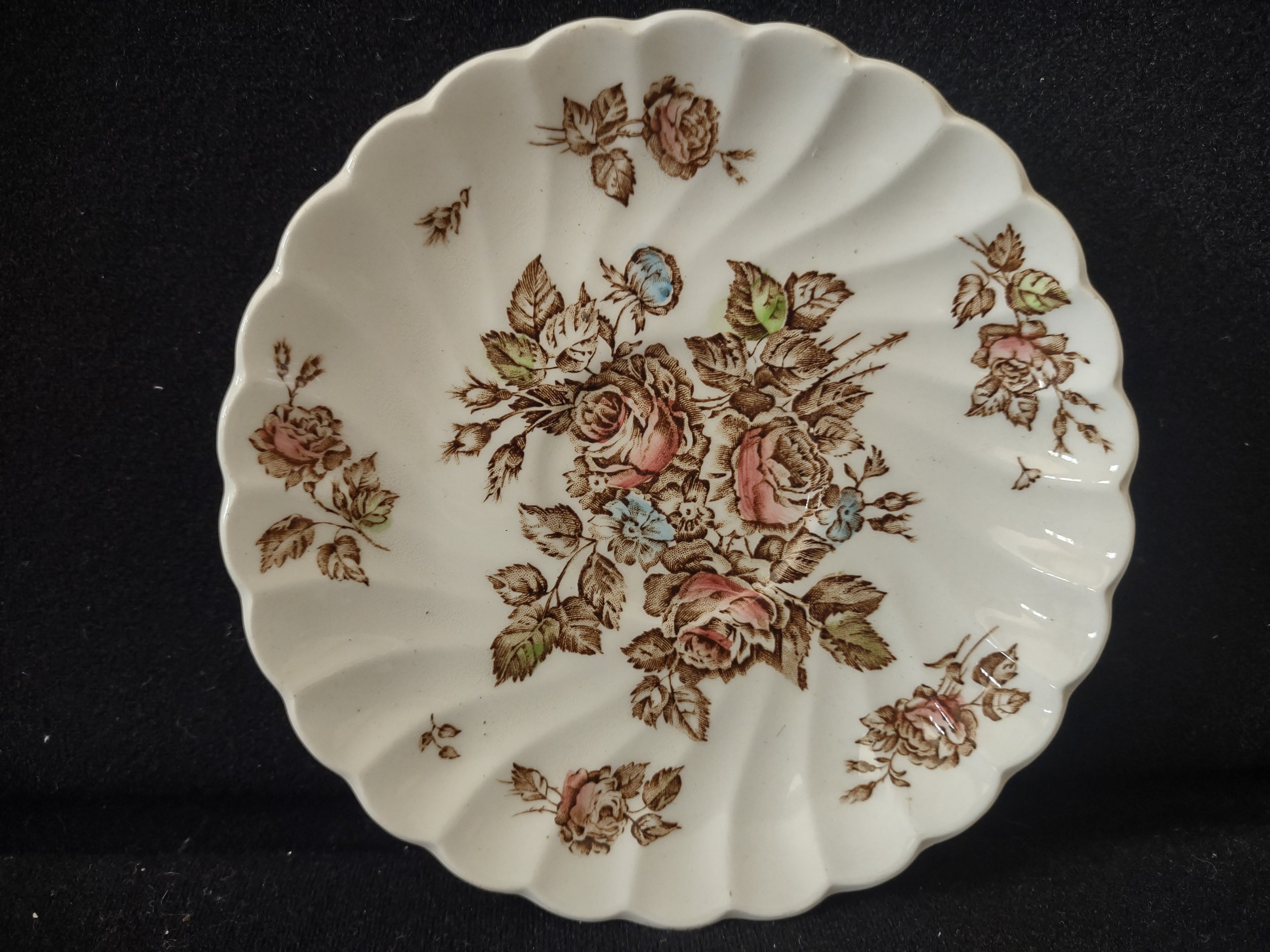 Vintage Johnson Bros England Ironstone Devon Sprays Saucer (lot 5600)