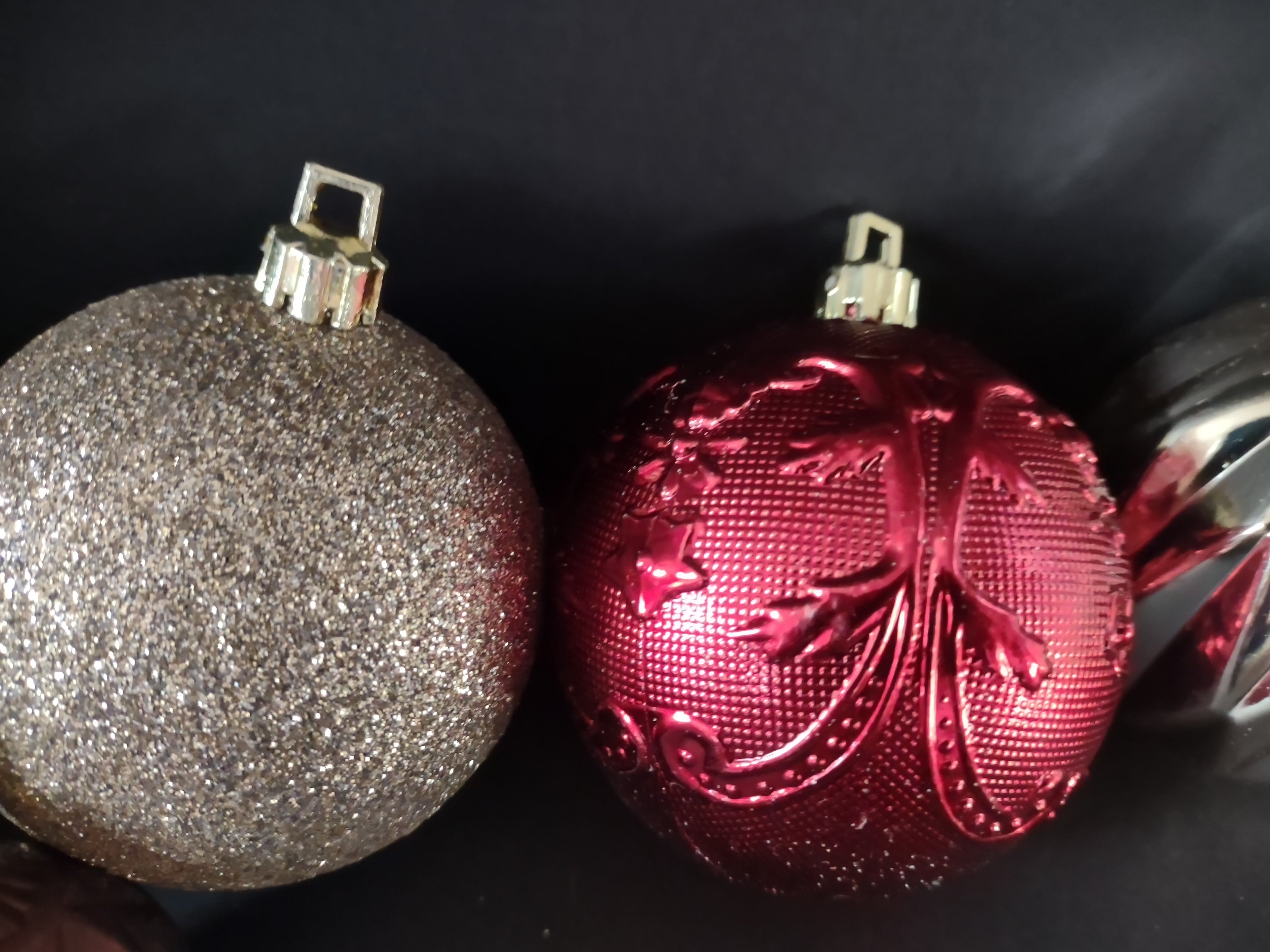 Vintage Shatterproof Plastic Christmas Ornaments Red Brown 48 ct. (lot 1623)