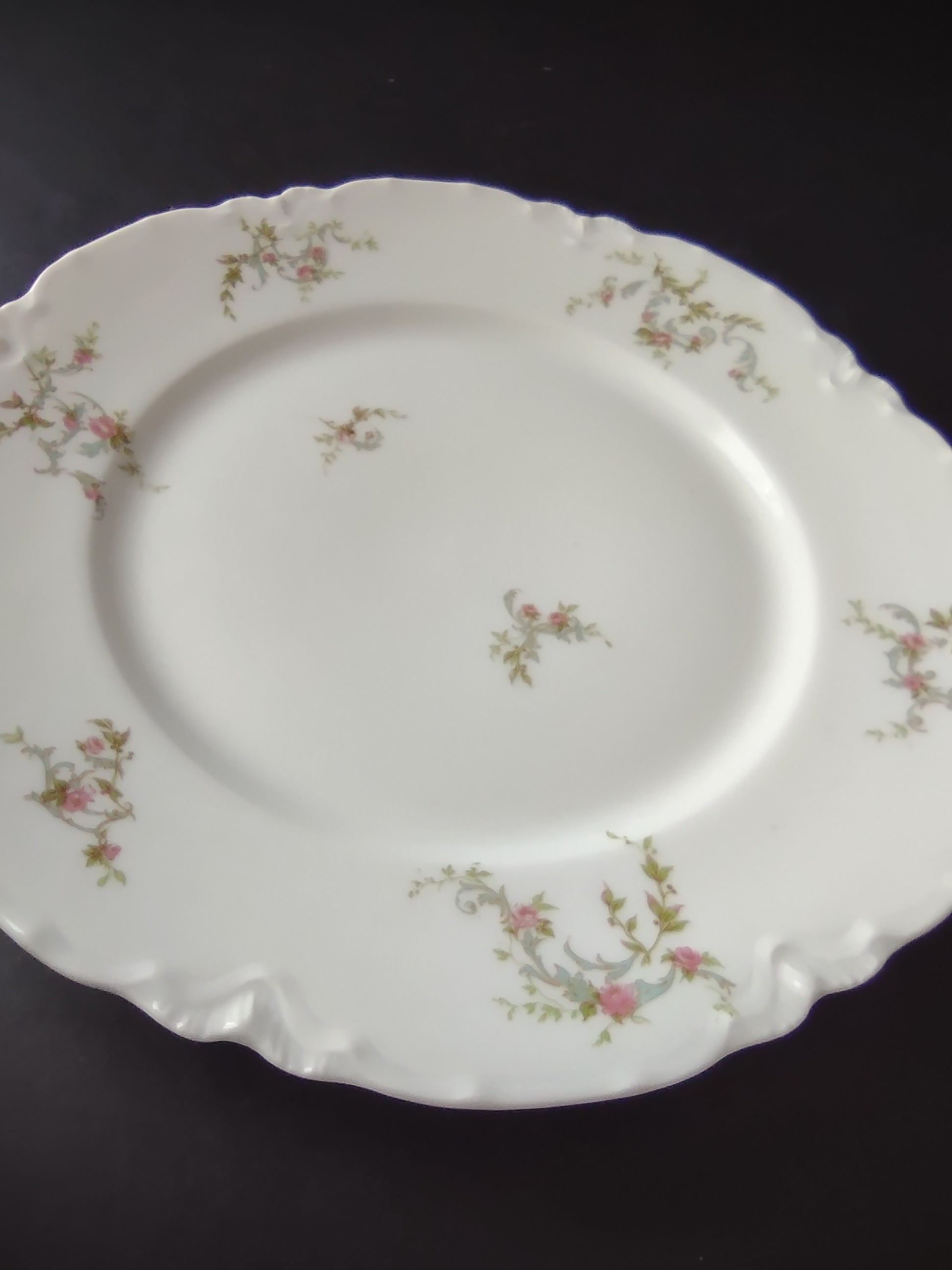 Haviland Limoges Dinner Plate White Scalloped Edge Rose Blue Ribbon (lot 853)