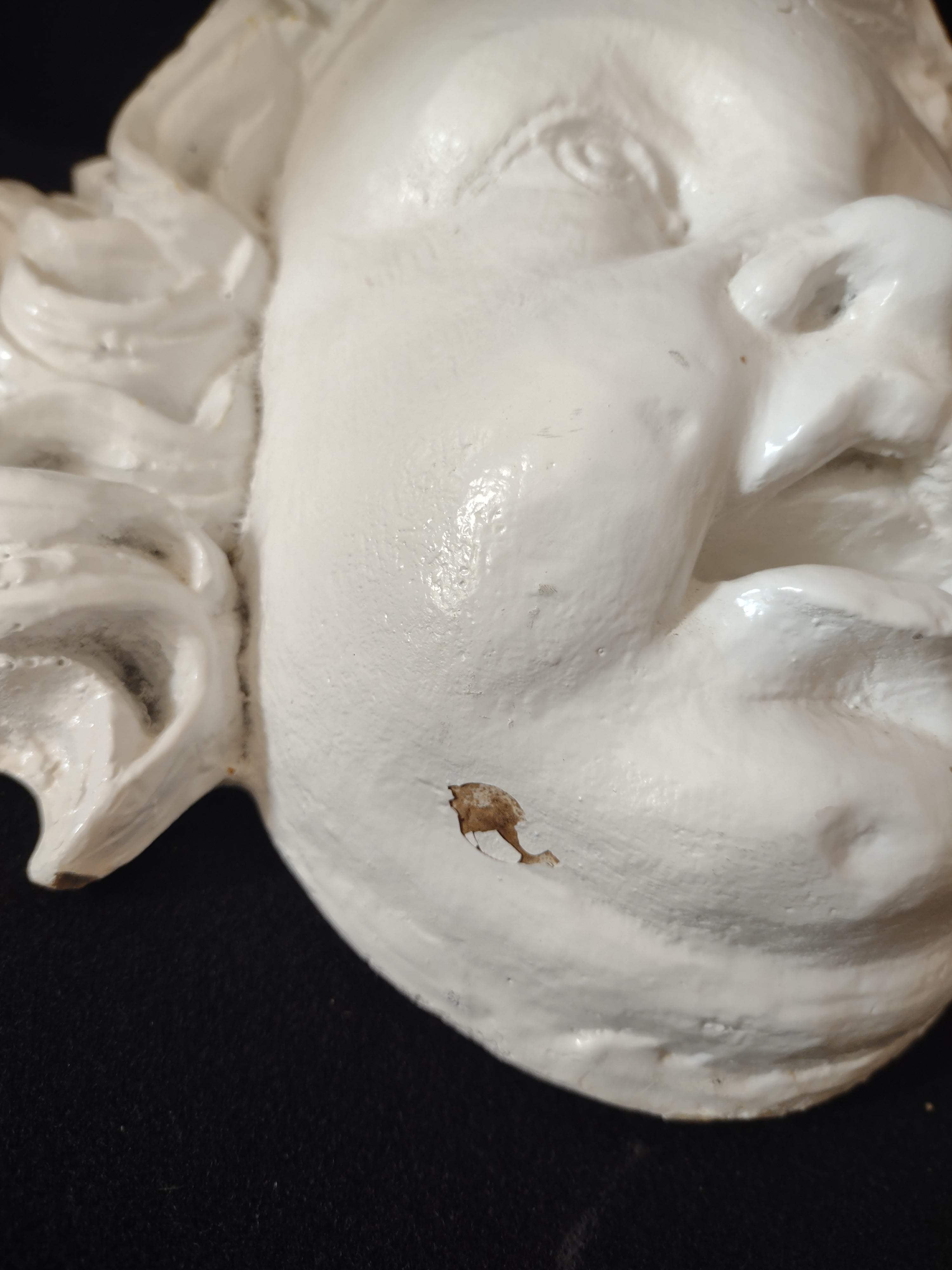 Hand Made White Cherub Garden Wall Hanging (Lot 3937)