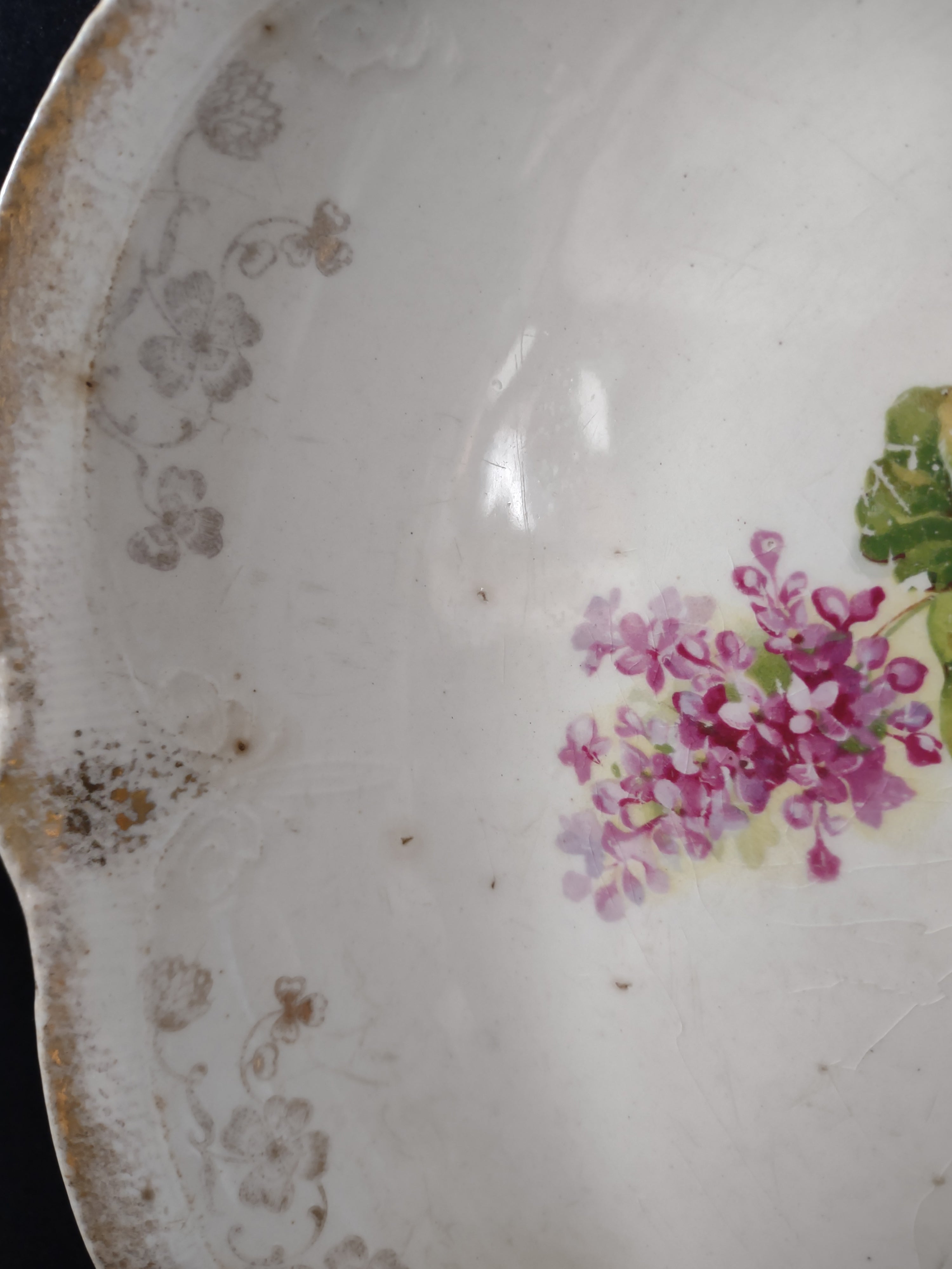 Vintage The Colonial Co. Round Serving Platter Roses CRAZING (lot 5831)