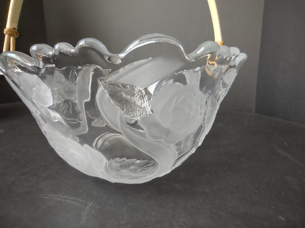 Von Maur Wedding Basket Roses Etched Glass (lot 2663)