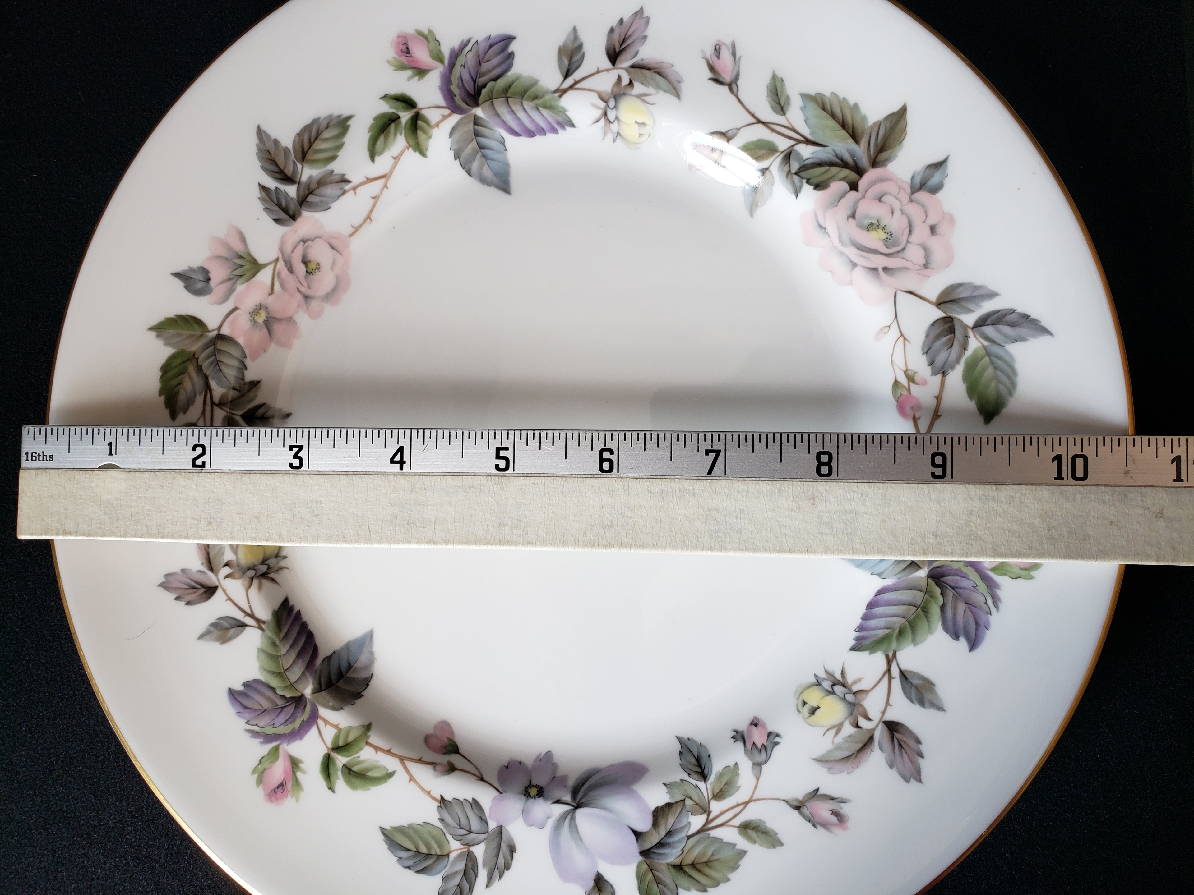 Vintage Royal Worcester June Garland Dinner Plate 10-1/2" (lot 2131)