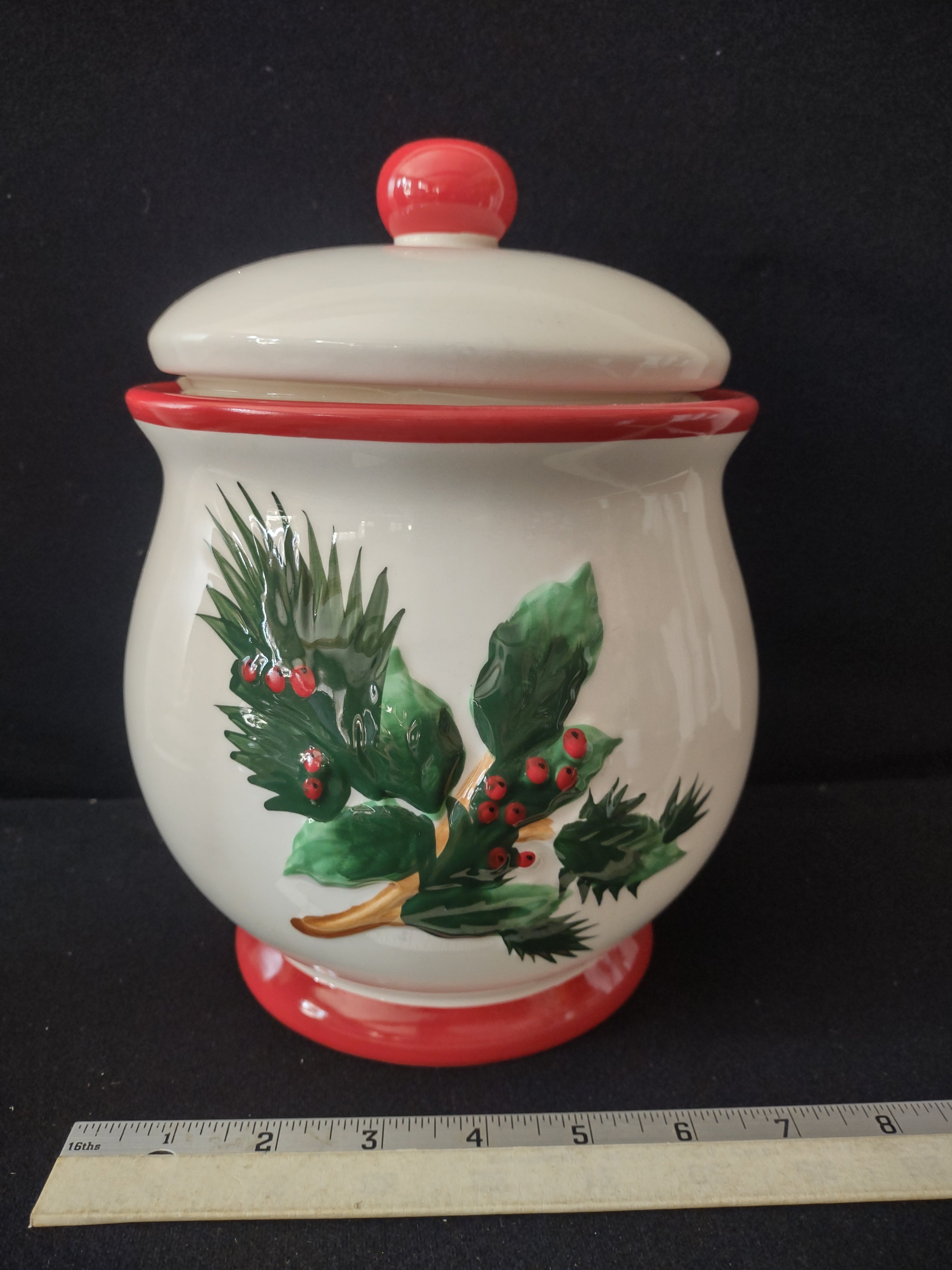 Christmas Ceramic Holly Berry Pine Cookie Jar (Lot 3507)