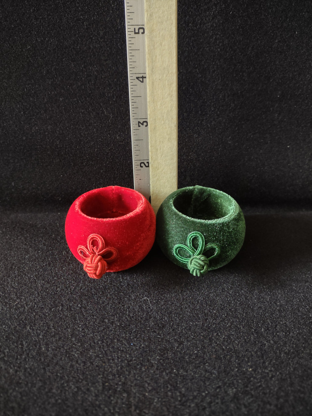 Holiday Velvet Napkin Rings Decorative Knots 10 Red 2 Green (Lot 4323)