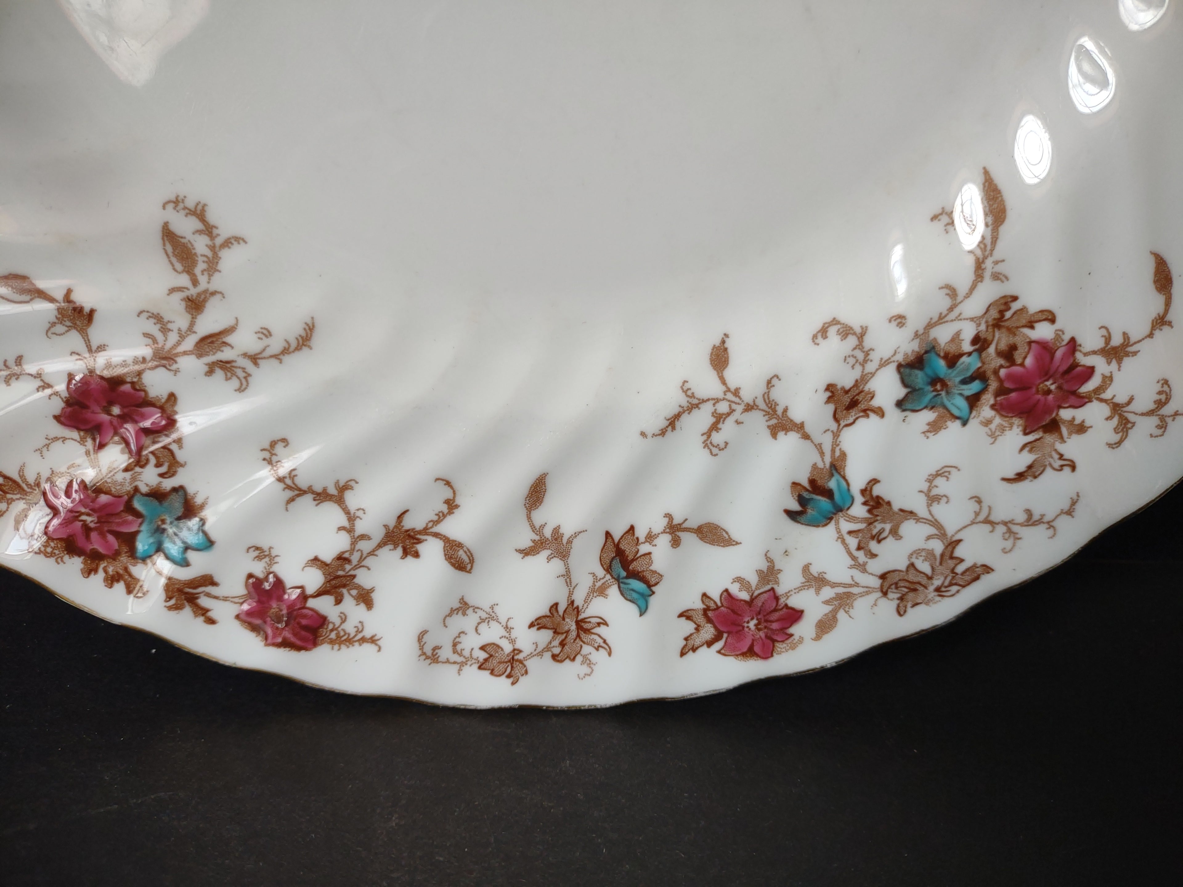 Vintage Minton England Bone China Ancestor Dinner Plate (lot 5450)