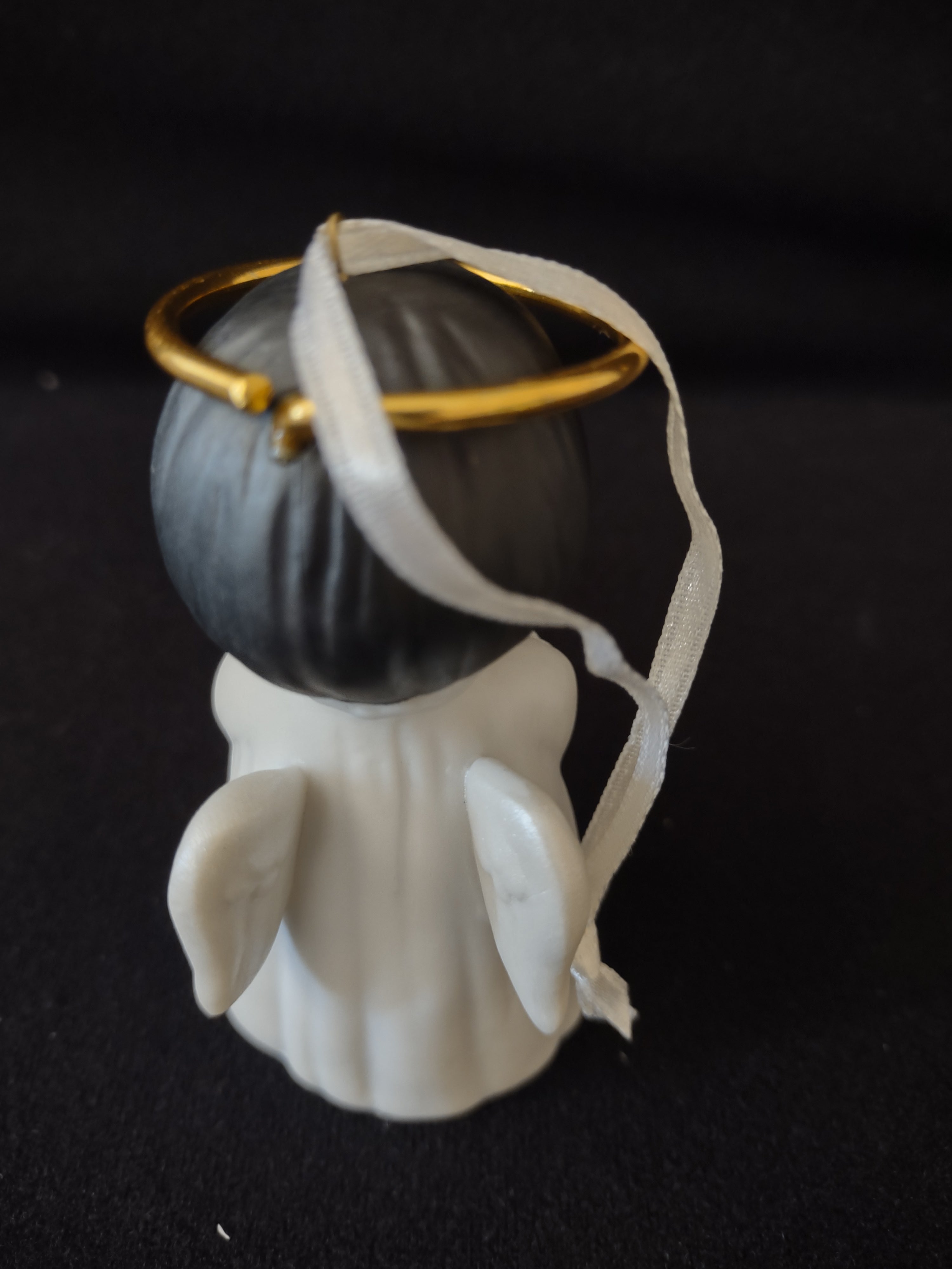 Vintage 1995 Hallmark Angel Bell Carole Praying (Lot 4137)