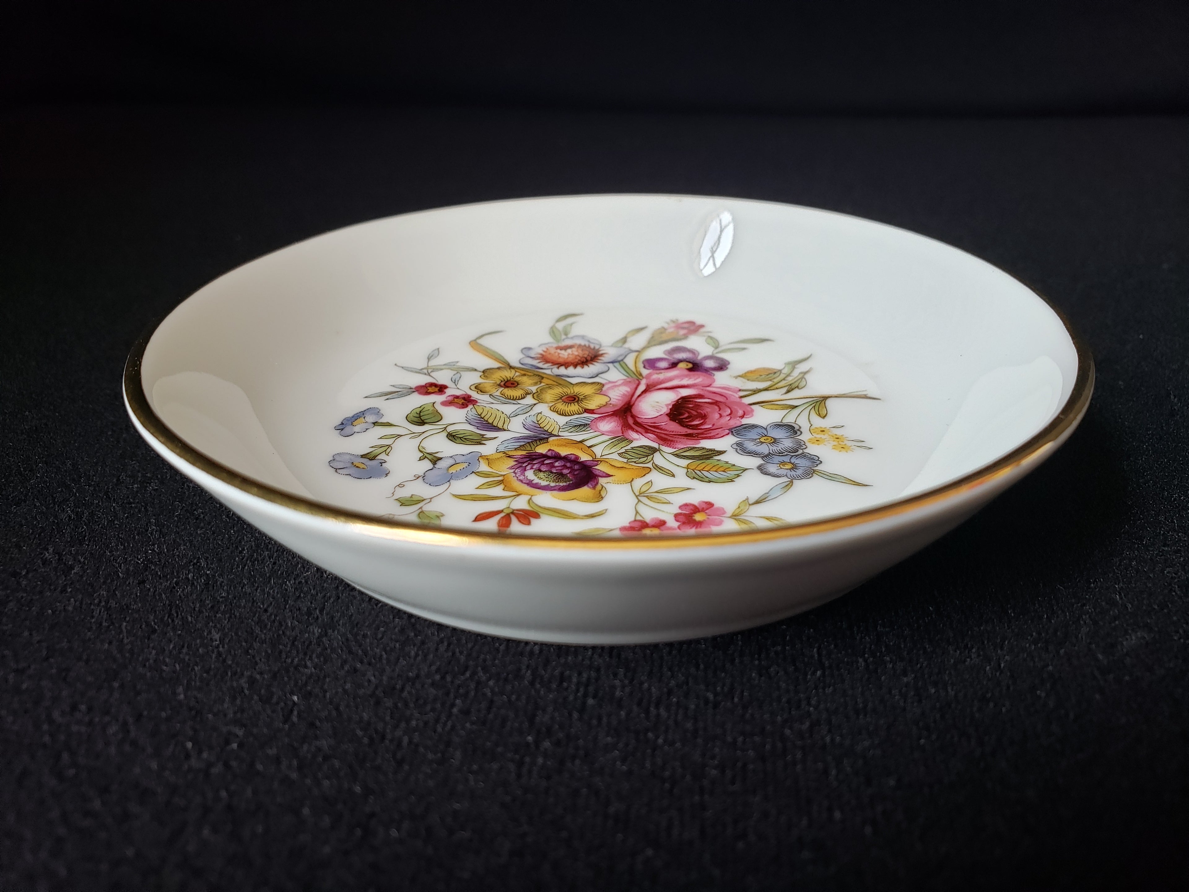 Vintage Royal Worcester Bournemouth Avon 1982 Small Dish 4-1/2" (lot 2066)
