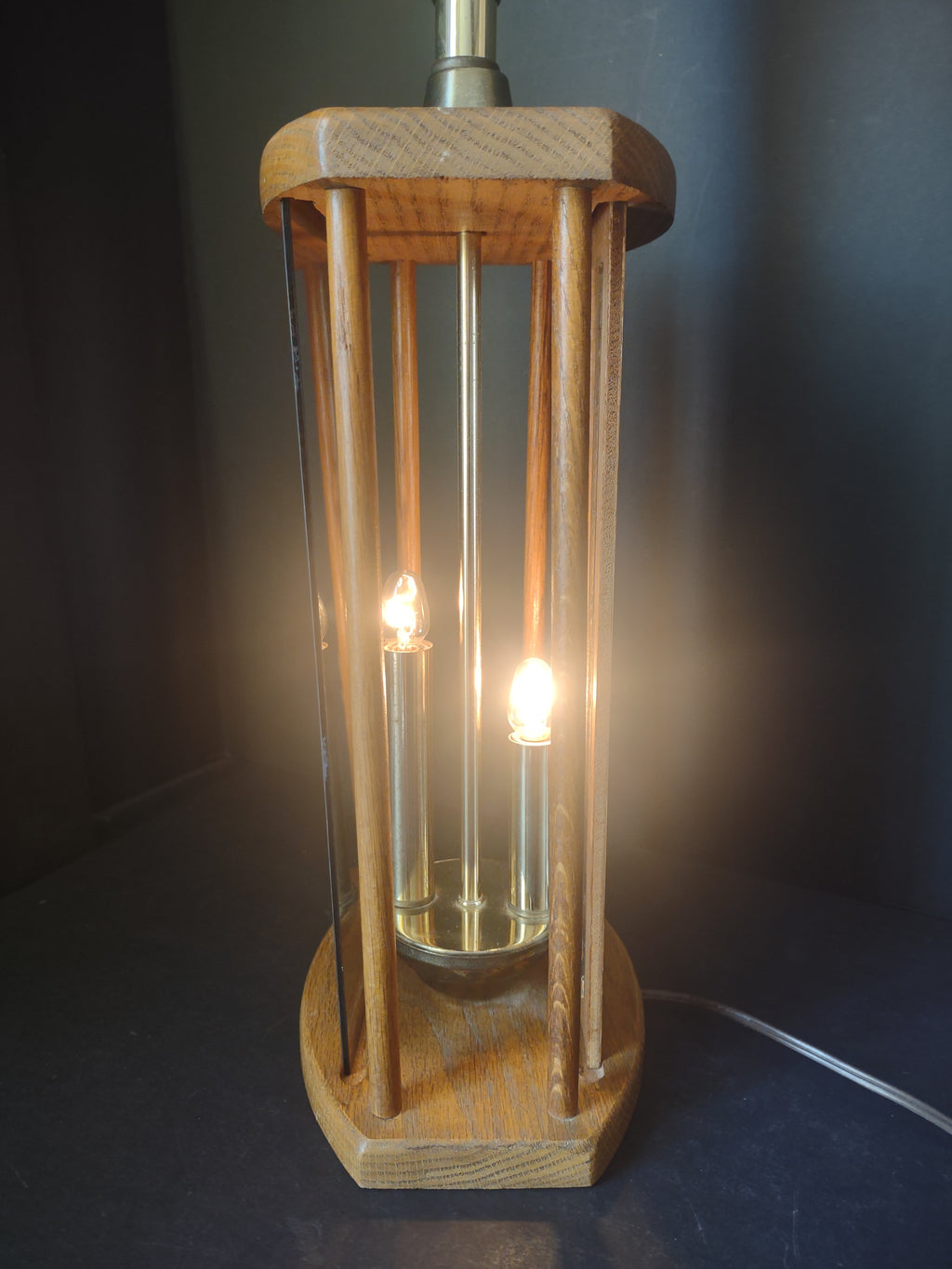 Vintage Retro Wood Table Lamp Etched Glass (lot 1745)