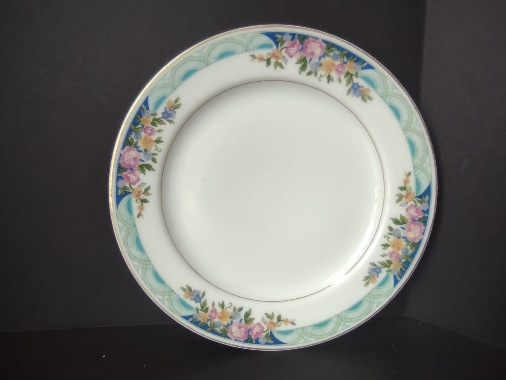 Haviland Limoges Massachusetts Dessert/Salad Plate Blue Floral (lot 933)