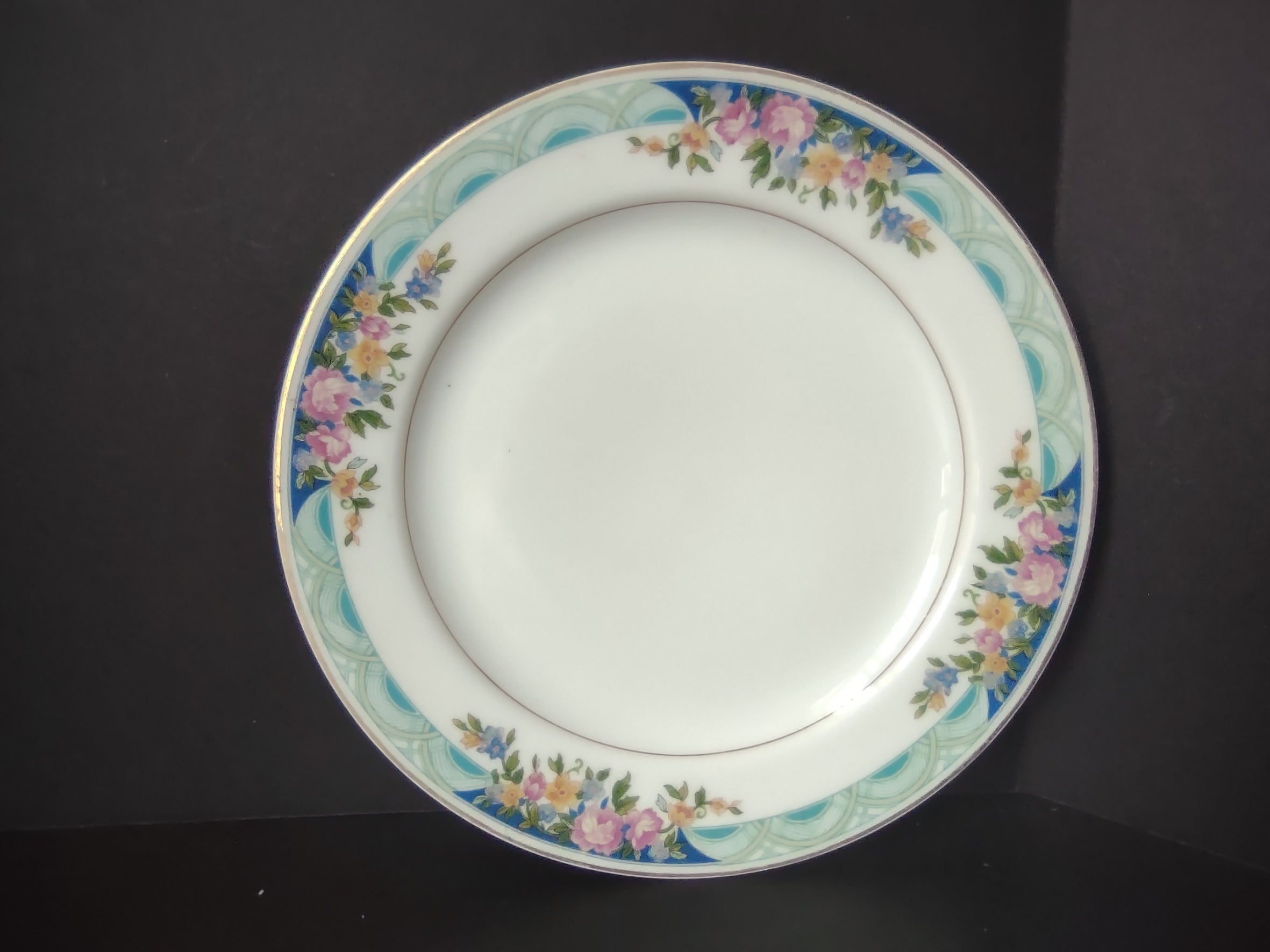 Haviland Limoges Massachusetts Dessert/Salad Plate Blue Floral (lot 933)