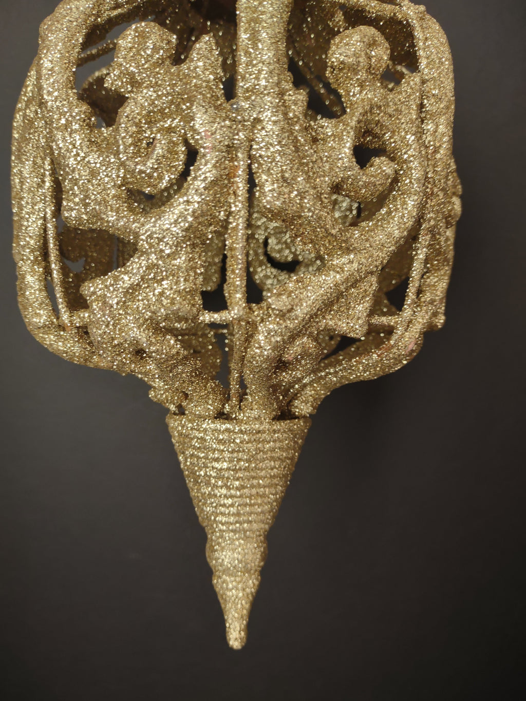 Christmas Holiday Large Ornate Golden Ornament (lot 1286)