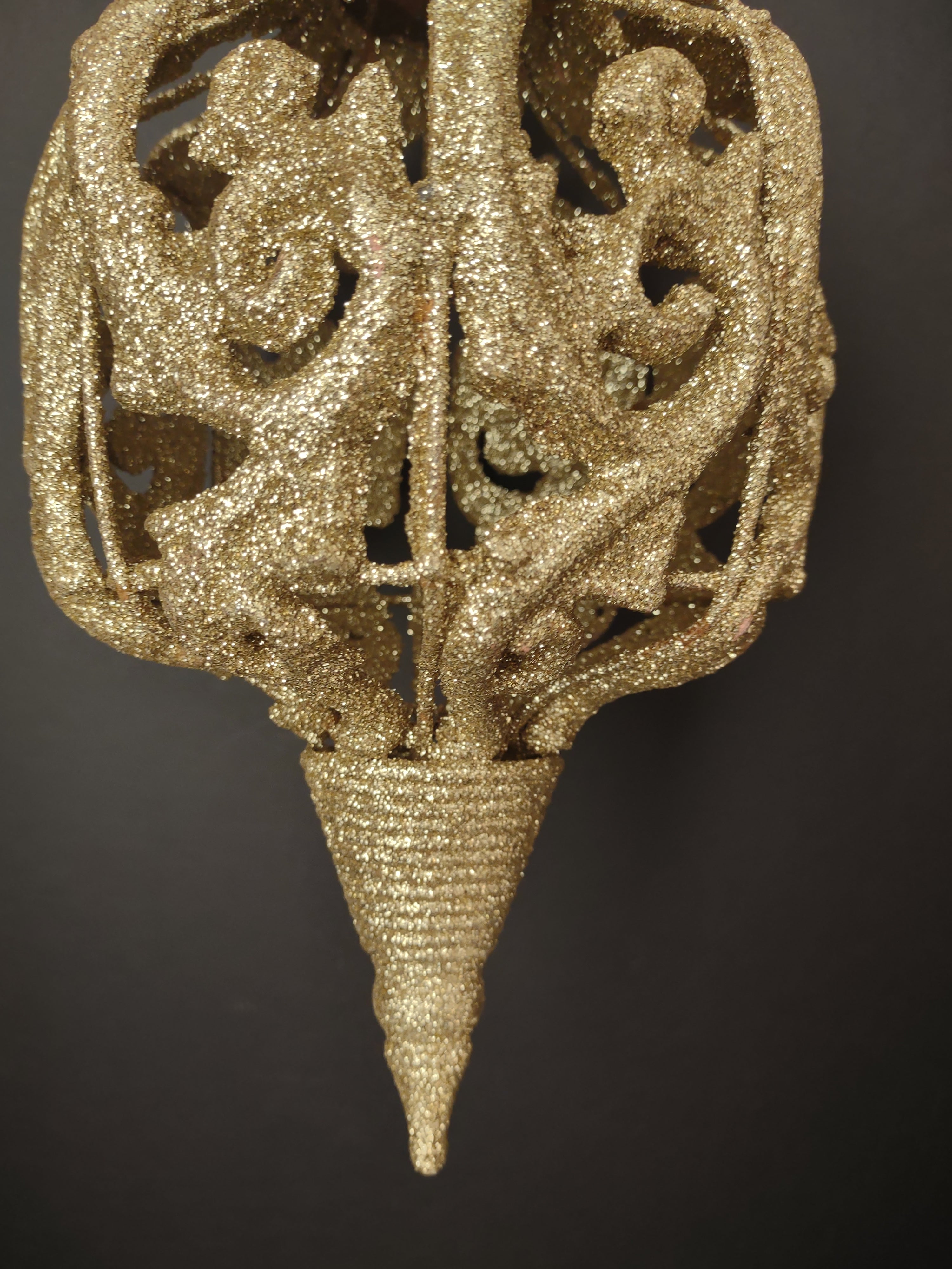 Christmas Holiday Large Ornate Golden Ornament (lot 1286)