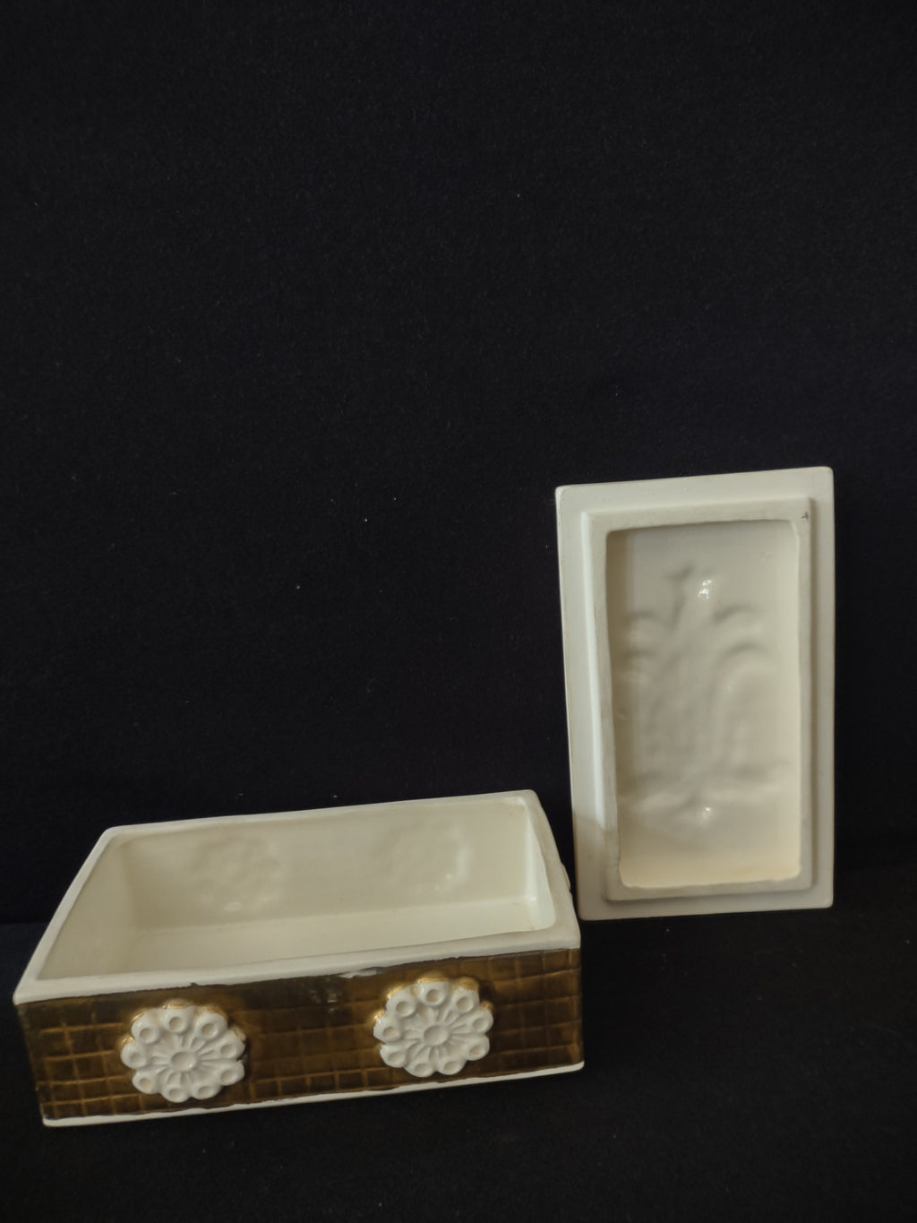 Vintage Trinket Box Raised Patterns Crossed Arrow Mark On Bottom (Lot 3319)