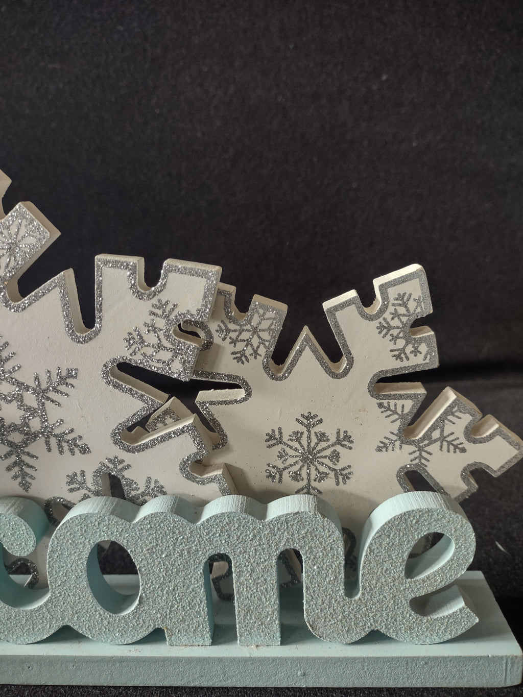 Christmas Winter Blue Welcome White Snowflakes Glitter Wooden Sign (Lot 4511)