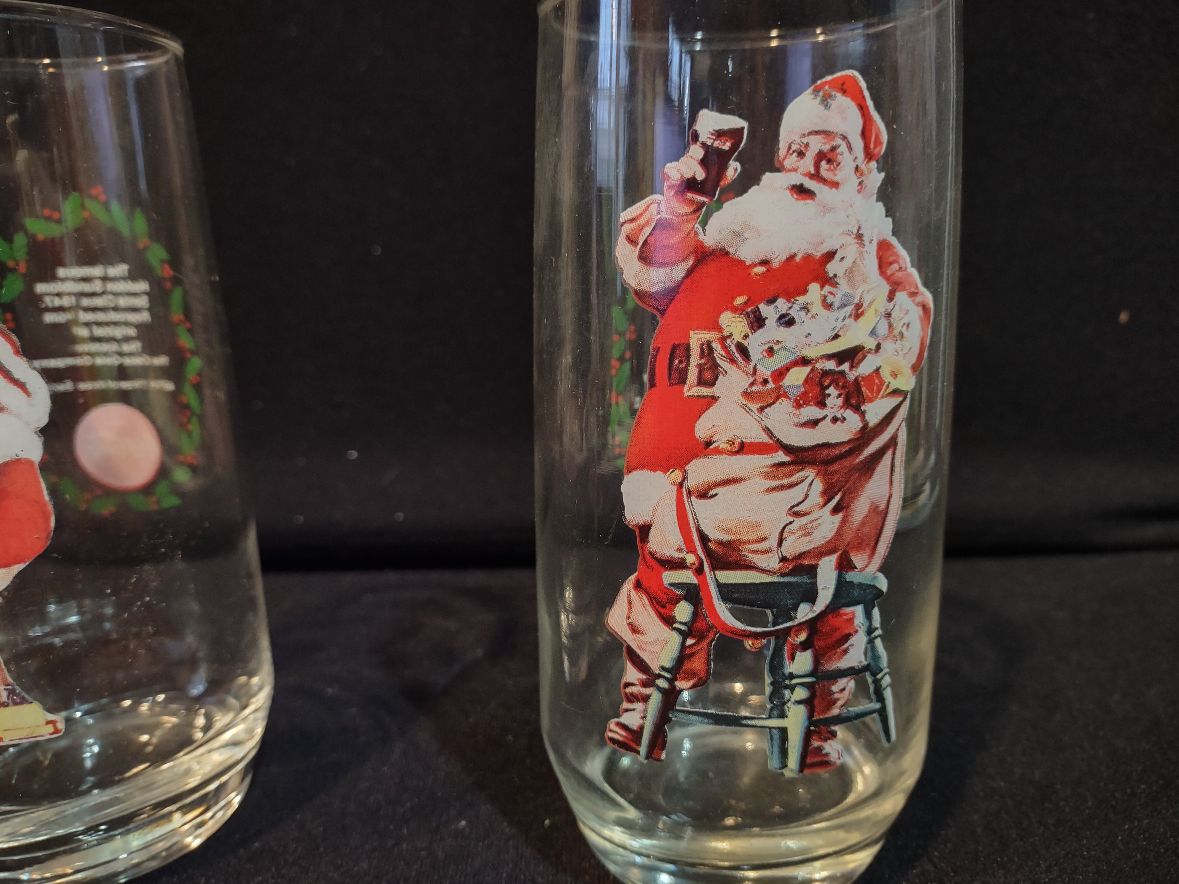 Vintage Coca-Cola Christmas Santa 1947 1948 Drinking Glass x 2 (lot 5415)