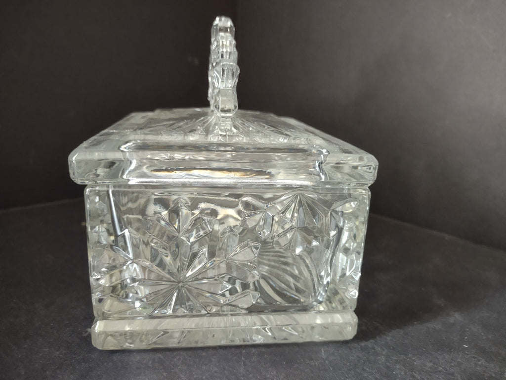 Vintage Snowflakes Christmas Glass Jewelry Box Made in USA (lot 2988c)