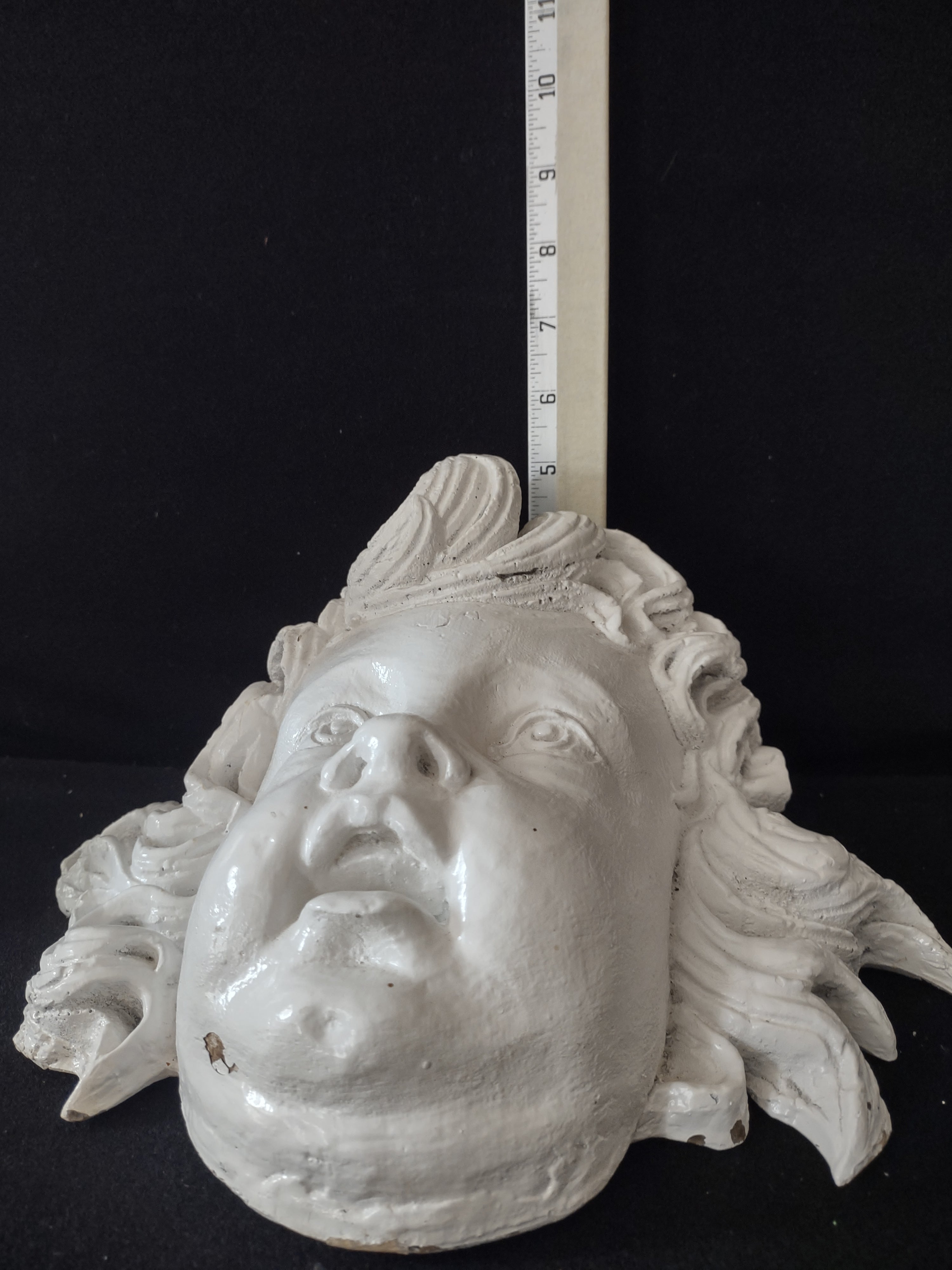 Hand Made White Cherub Garden Wall Hanging (Lot 3937)