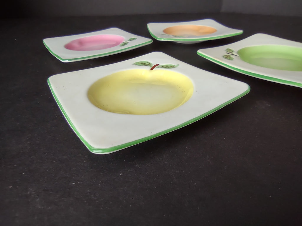 England Chelsea Set of 4 Small Square plates Apple Design (lot 1132)