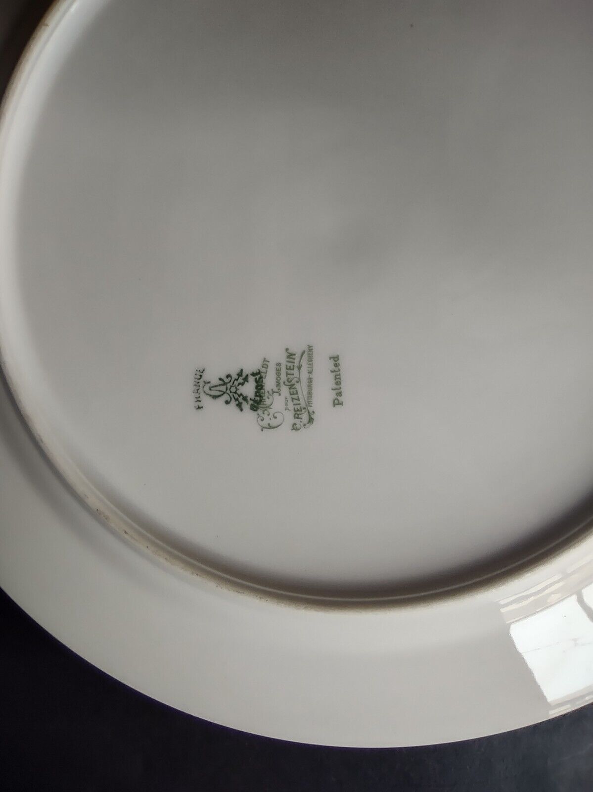 Depose Limoges Gold Trim Fruit Design Dinner Plate (lot 638)