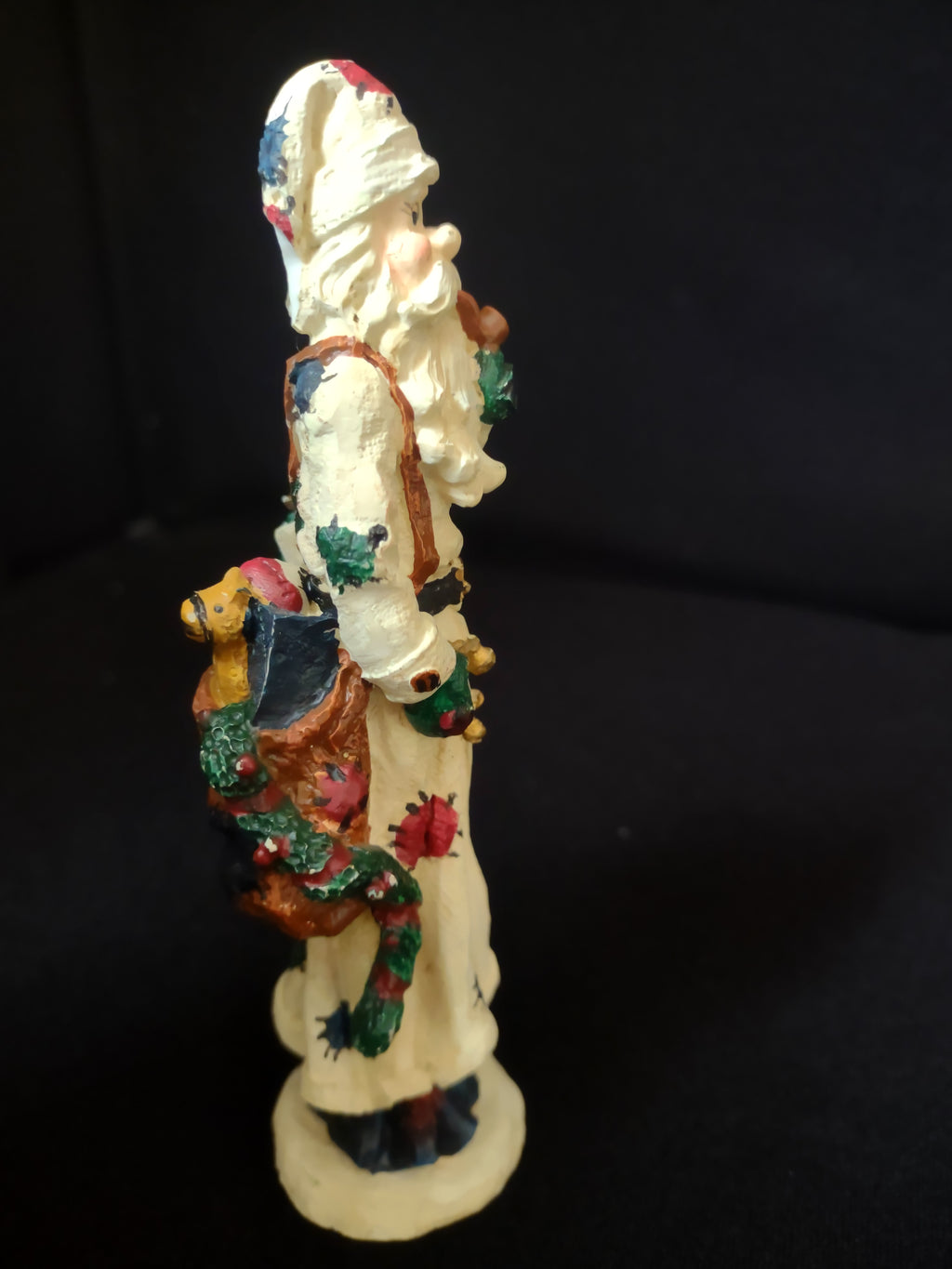 Christmas Decor Santa and Golden Christmas Tree 6" (lot 1718)