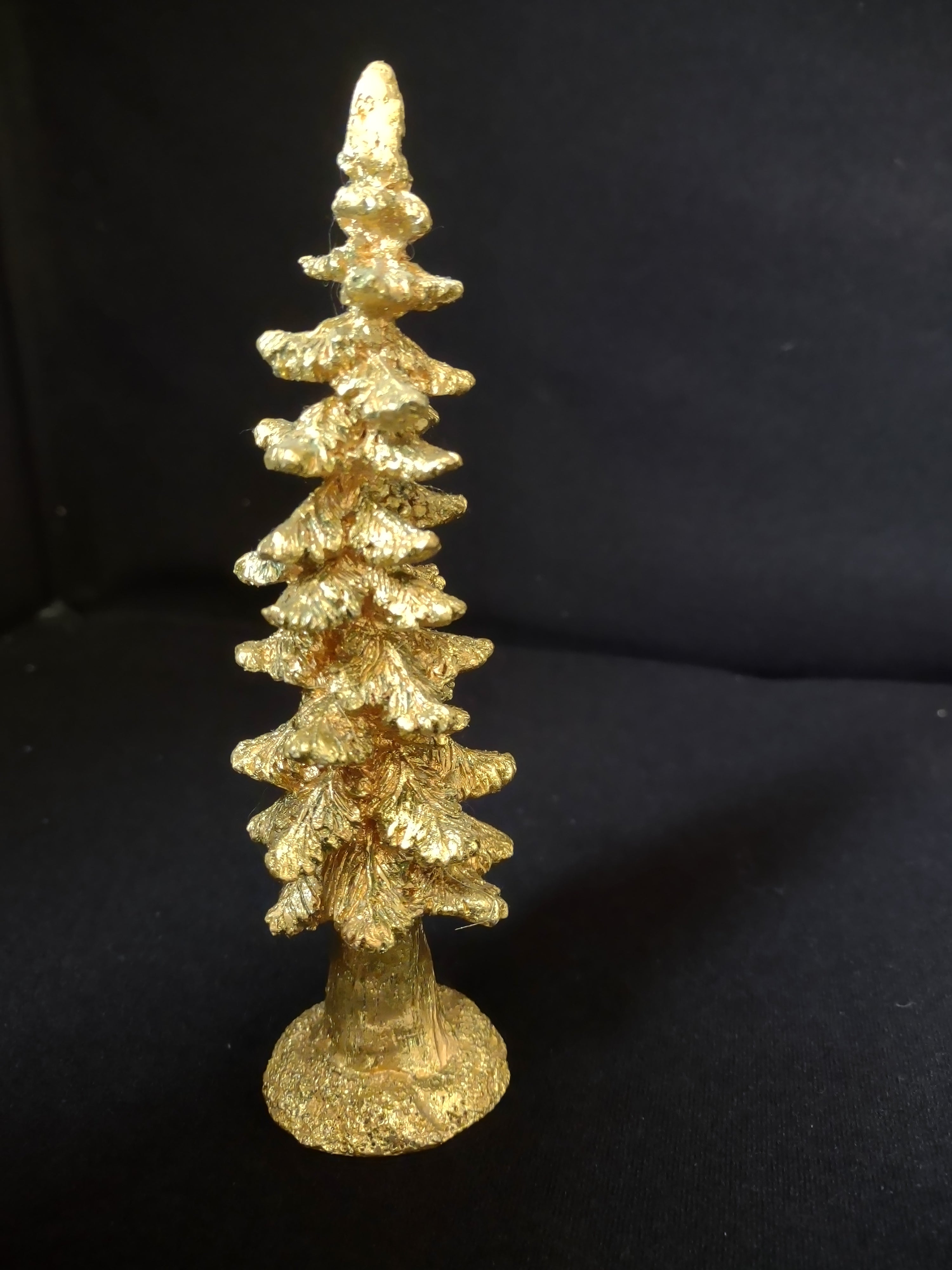 Christmas Decor Santa and Golden Christmas Tree 6" (lot 1718)