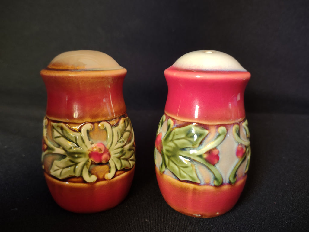 Holiday Thanksgiving Christmas Salt Pepper Shaker Poinsettia Ceramic (lot 1696)