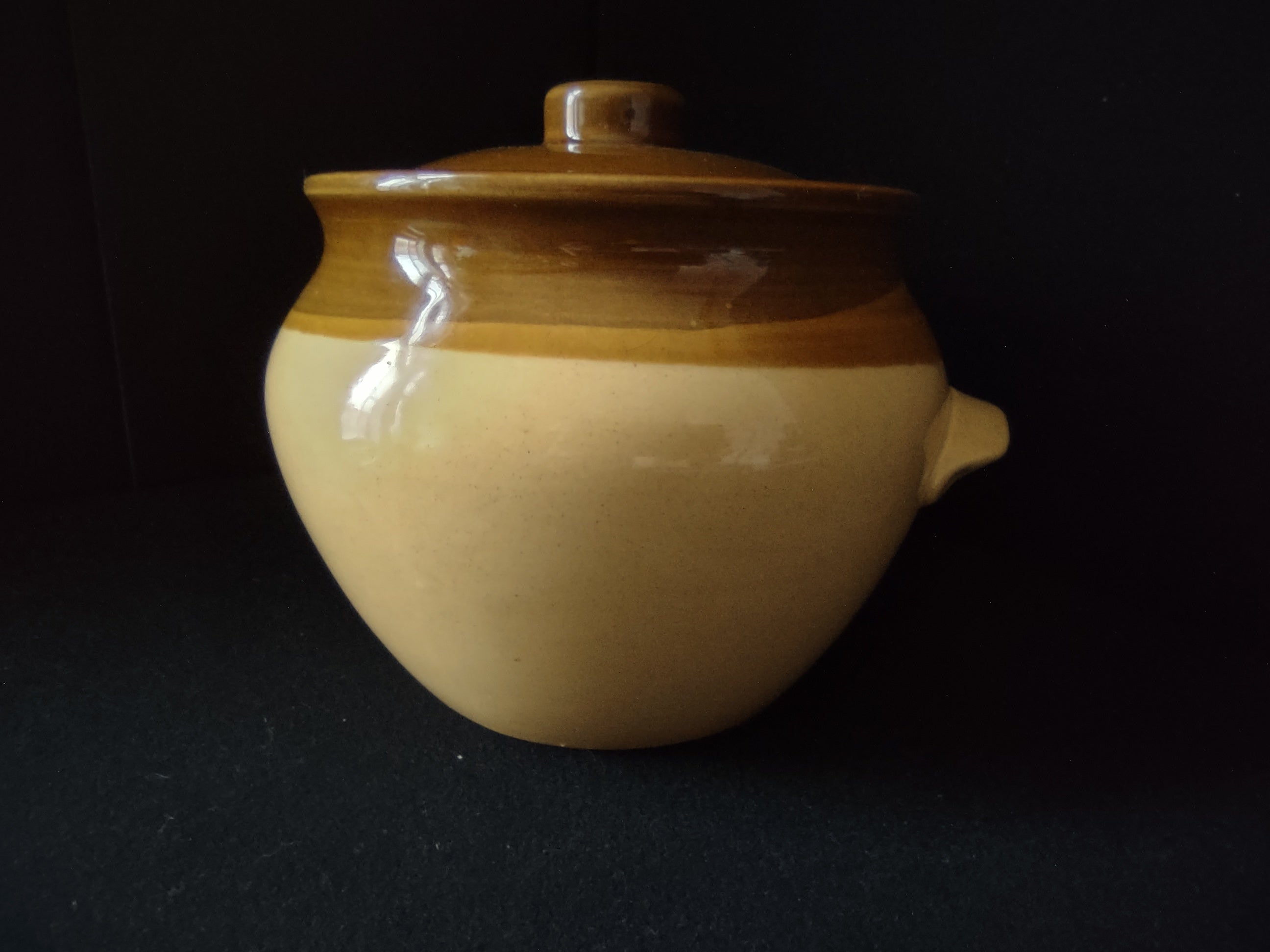 Granville VIntage Bean Pot Pottery with Lid made in England (lot 2774c)