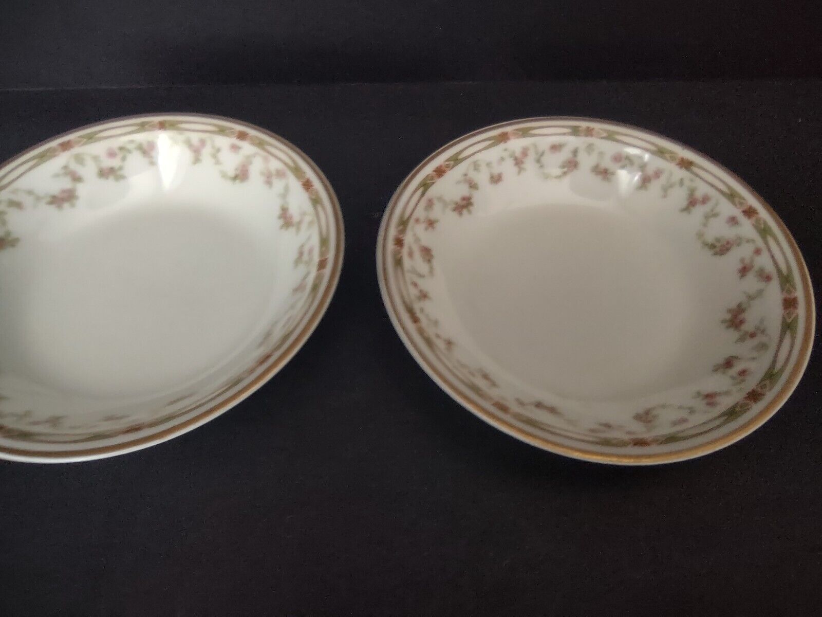 Haviland Limoges Schleiger 346 Red Rose 2 x Coupe Plate 5" (lot 543)