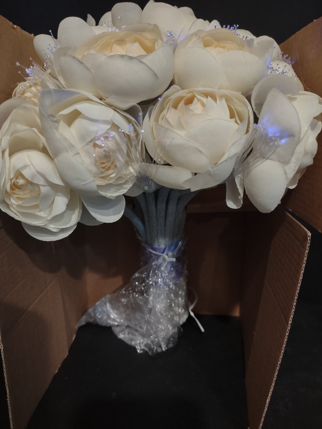 Avon Valentine's Day Fiber Optic Bouquet Flowers White Ranunculus (lot 2553j)