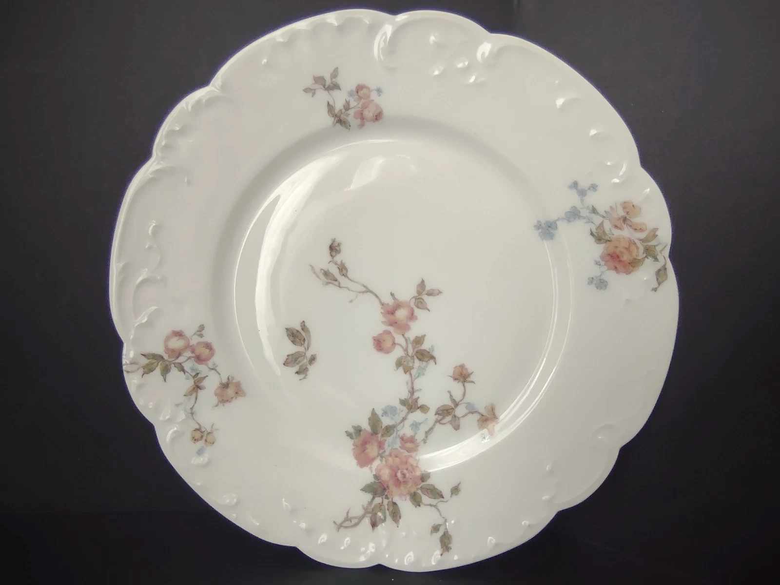 Antique French Cottage Haviland Limoges Red Rose Dinner Plate 9-1/2" (lot 956)