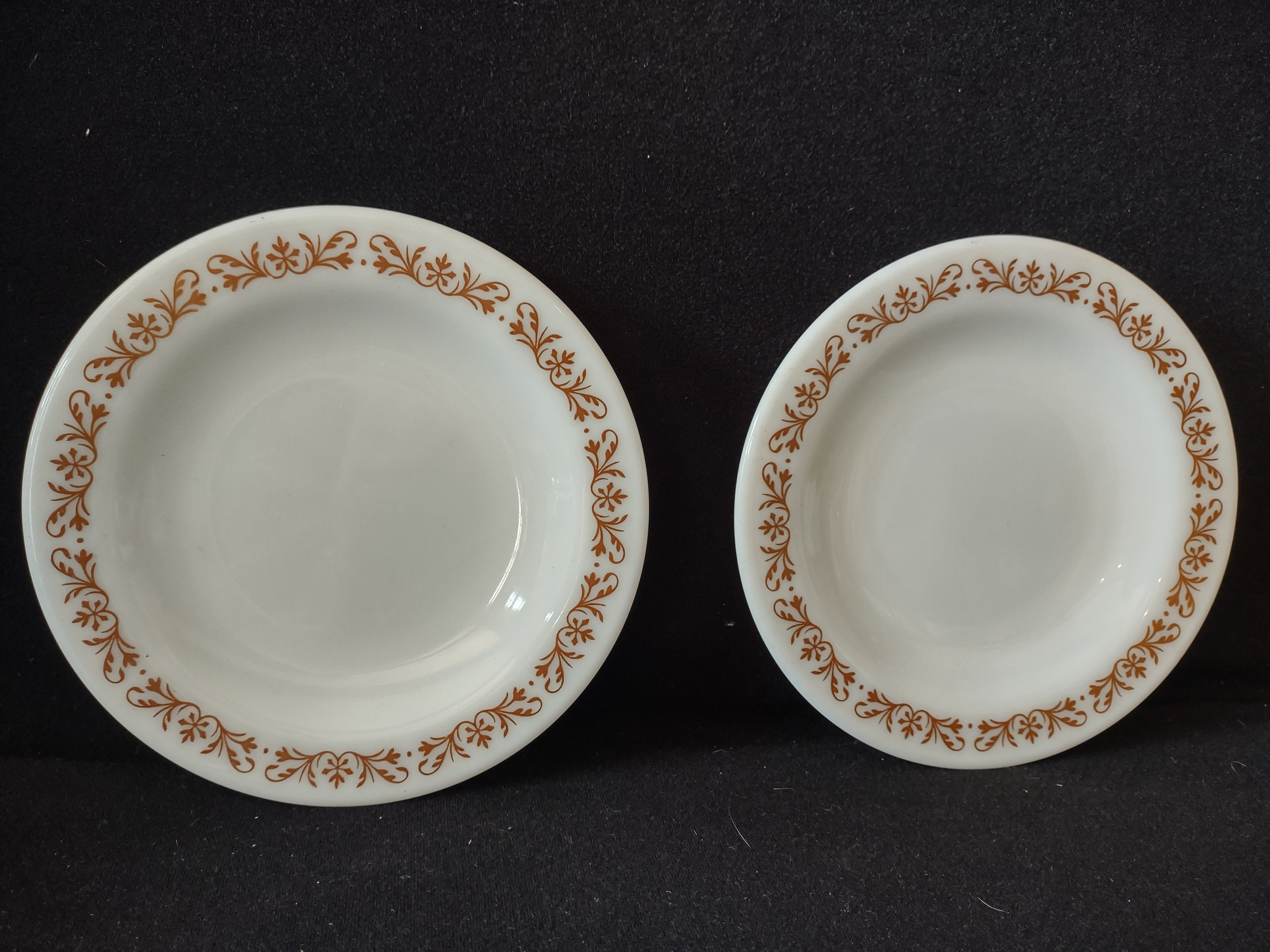 Vintage Pyrex Milk Glass USA Copper Filigree 6-1/2" Dessert Plate (lot 5209)