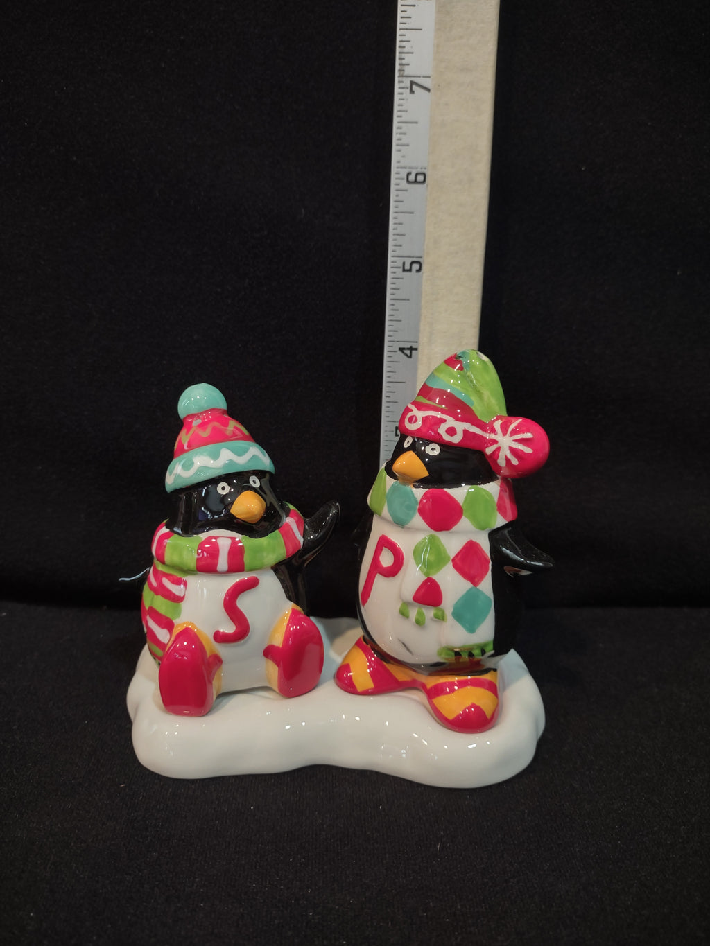 Christmas Holiday Ceramic Penguin Skates Salt Pepper Holder (Lot 4095)