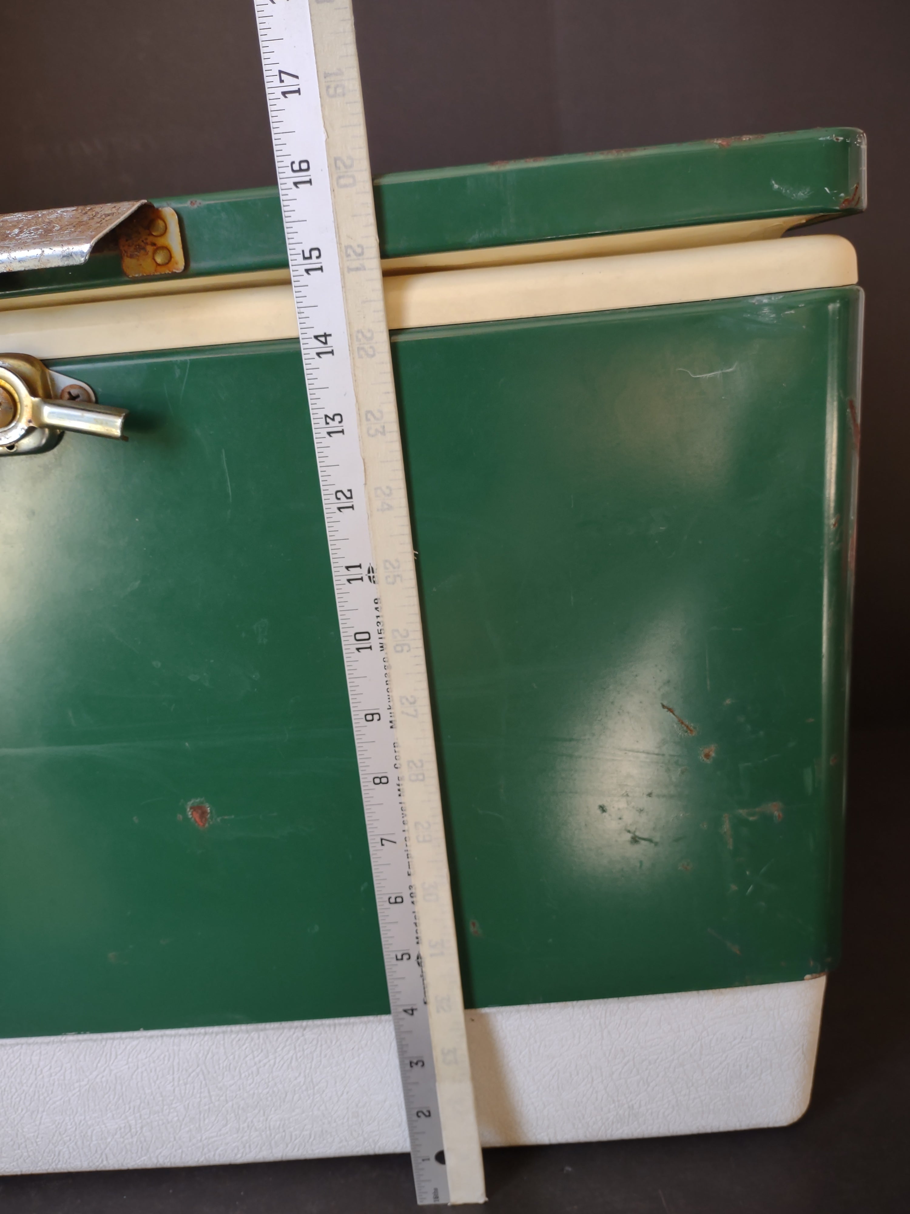 Vintage Coleman Cooler Green Metal 1970s Some RUST (lot 5028)