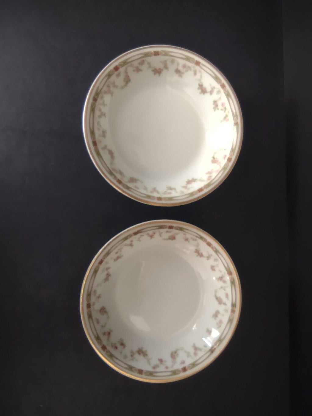 Haviland Limoges Schleiger 346 Red Rose 2 x Coupe Plate 5" (lot 543)