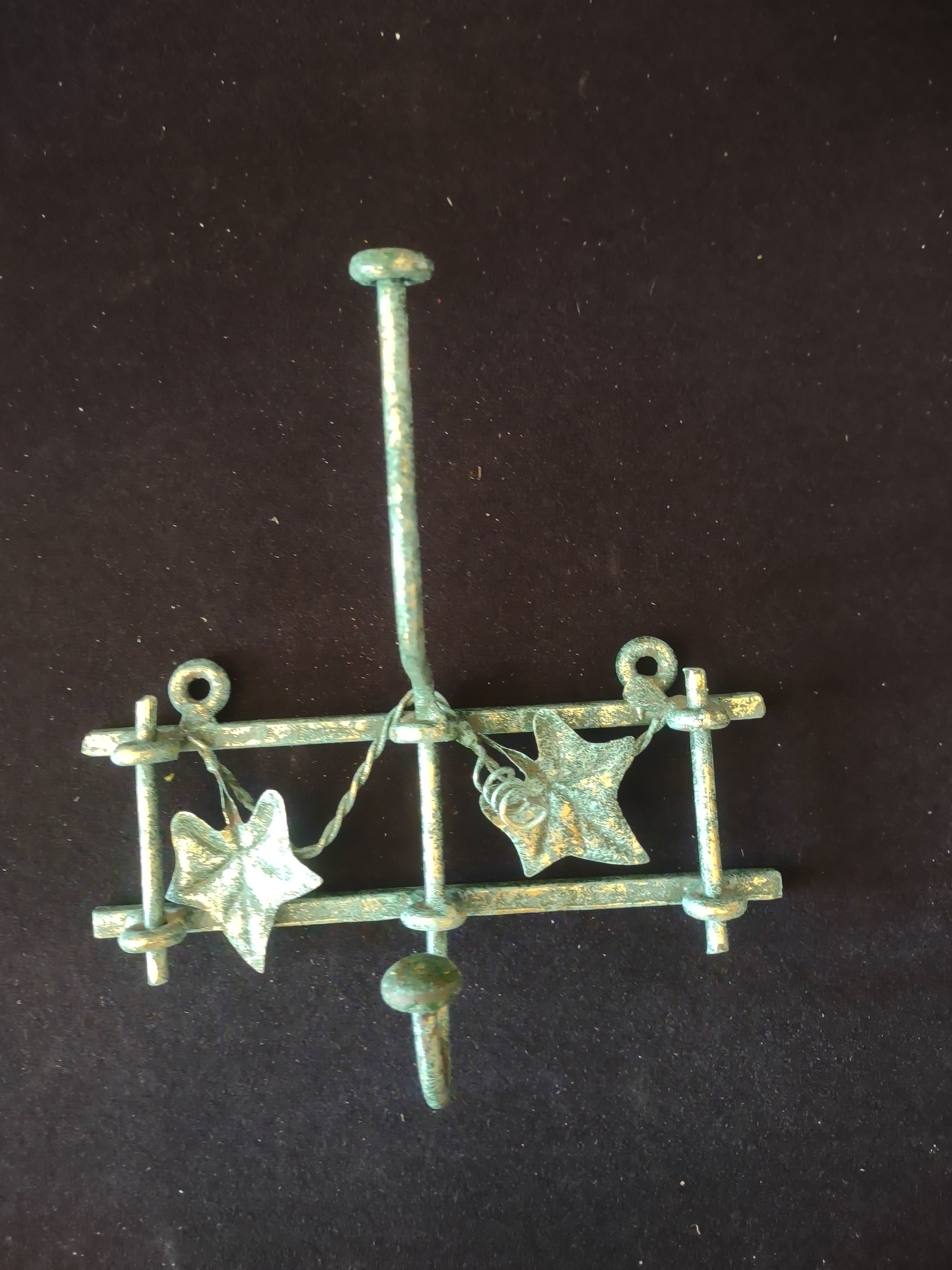 Distressed Wrought Iron Ivy Coat Hat Hanger (Lot 3423)