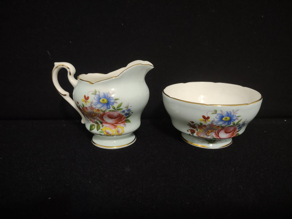 Vintage Set Creamer and Sugar Bowl Paragon Bone China England 2-3/4" (lot 119)