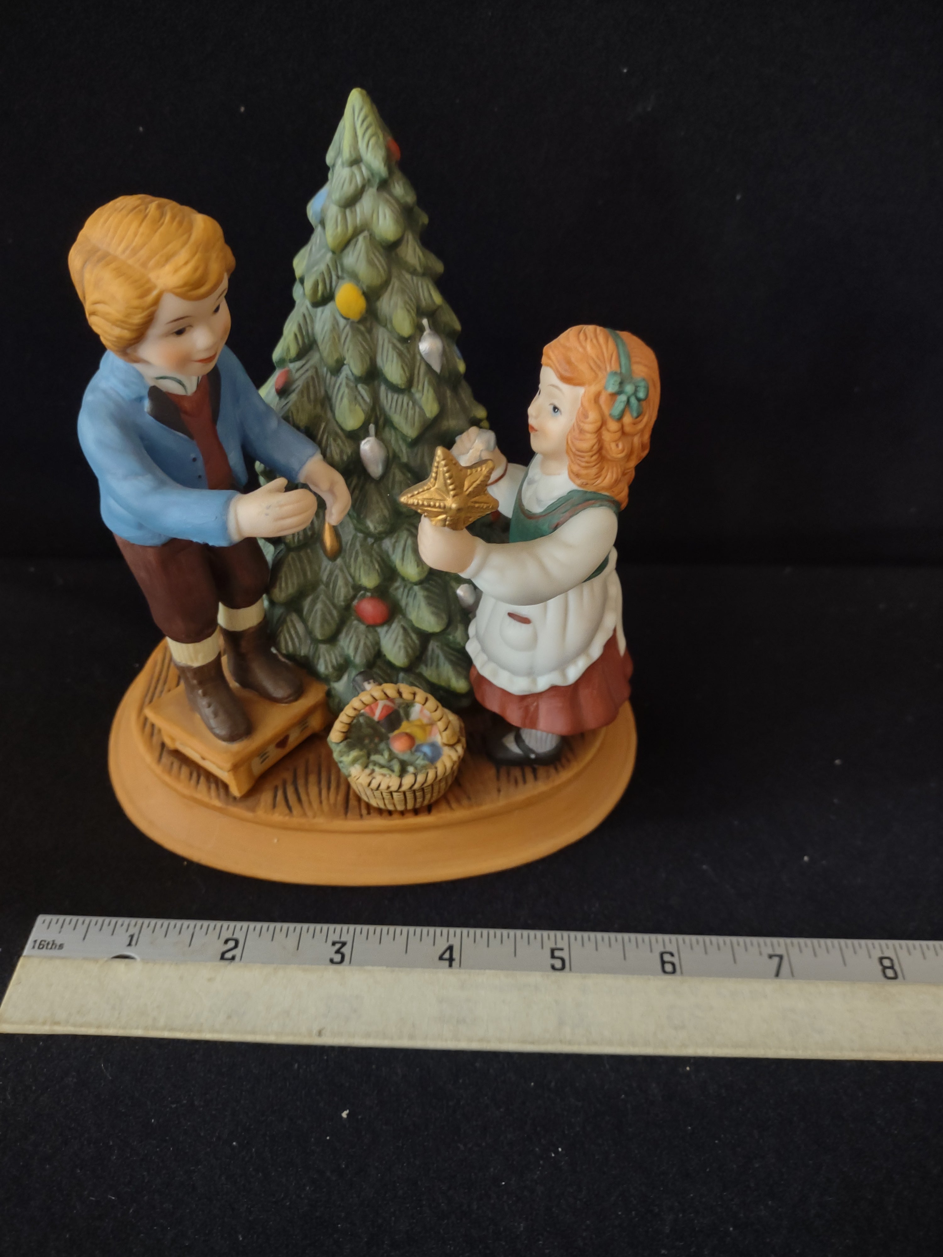 Avon Christmas Tree Memories 1982 Keeping Traditions Boy Girl (Lot 3609)