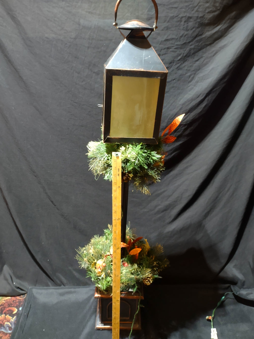 Christmas 4 Ft Prelit Porch Tree with Lantern (lot 3304)