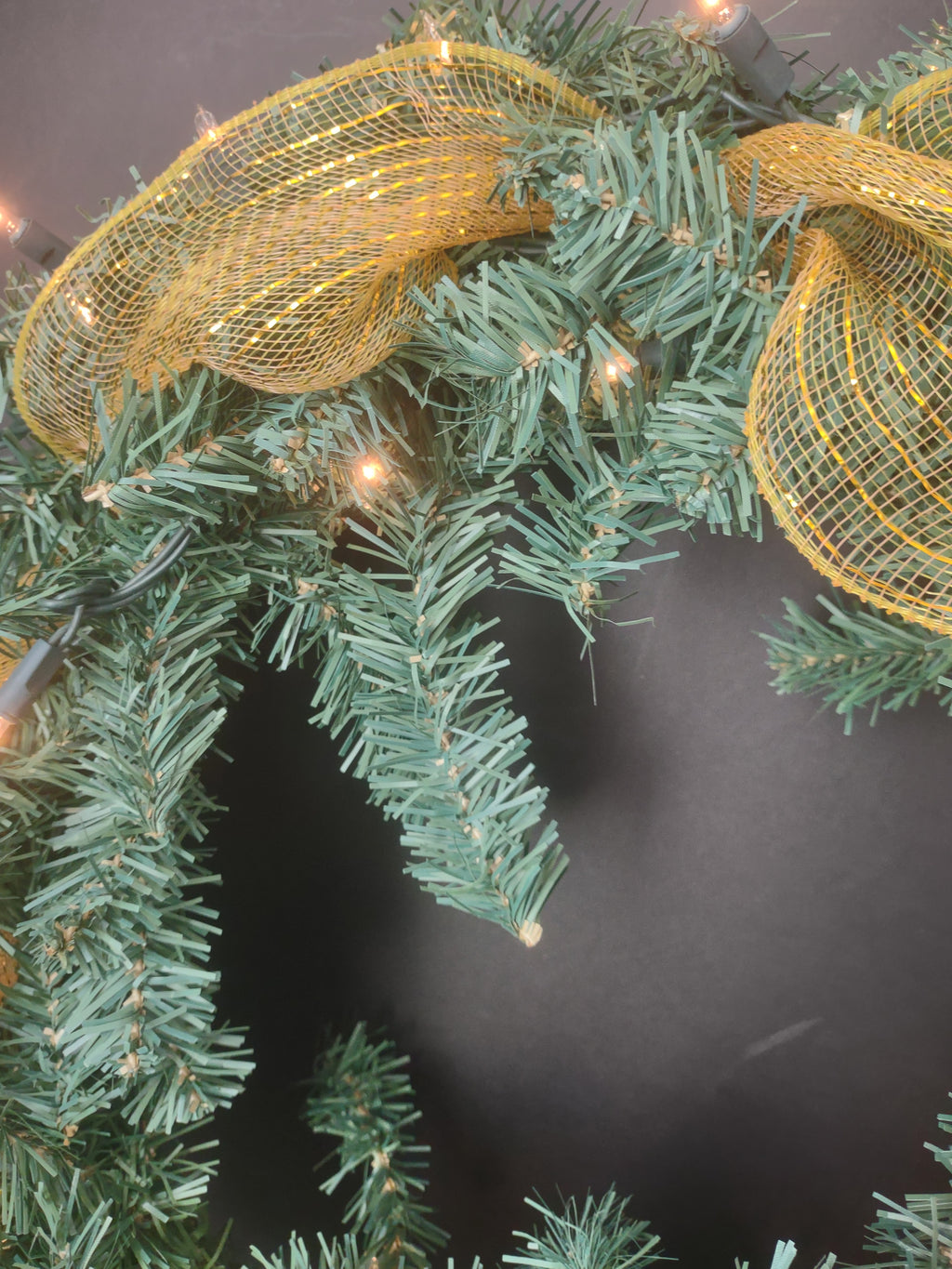 Vintage Christmas Artificial Light Up Green Wreath Gold Ribbon 18" (lot 1326)