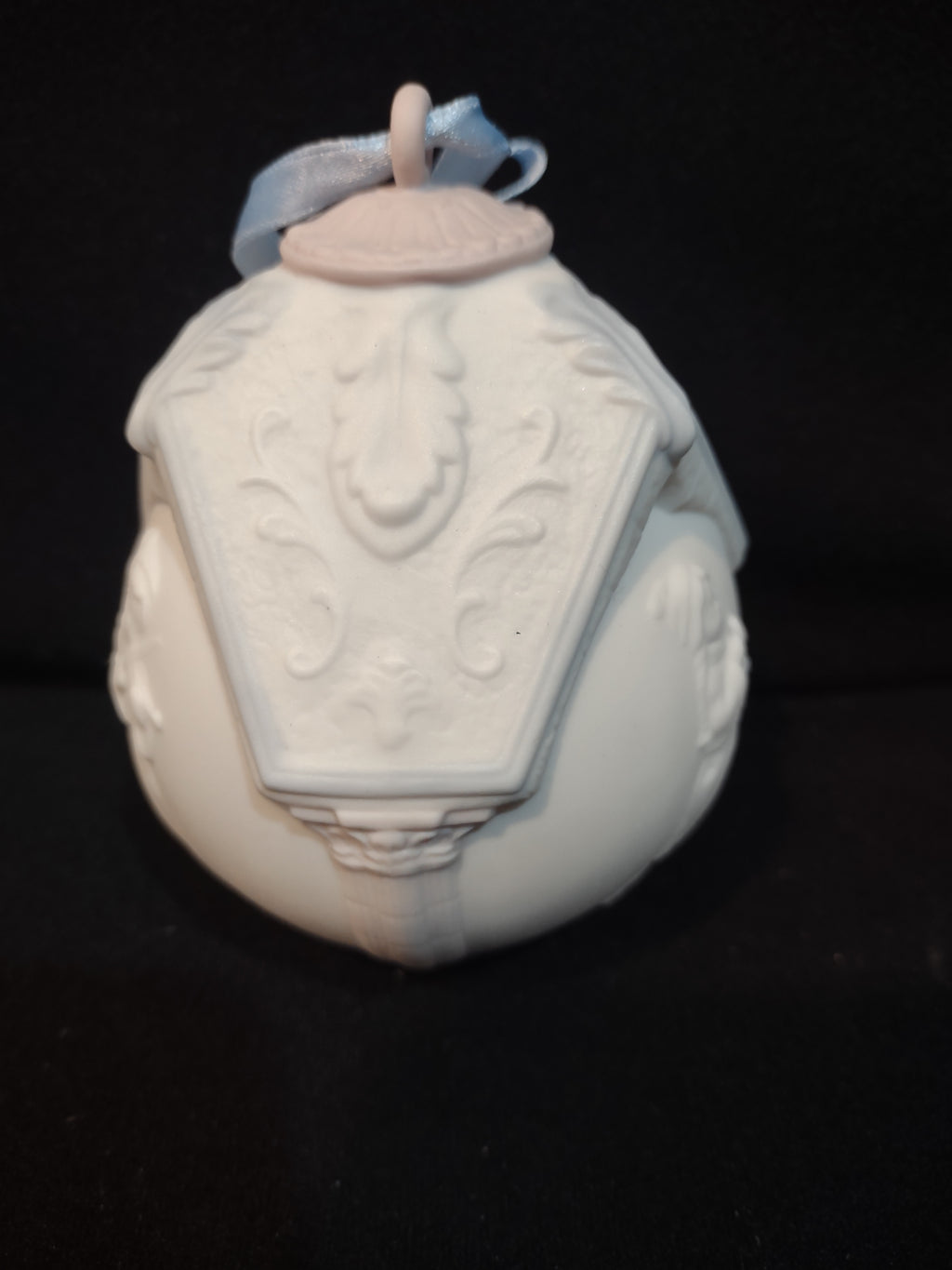 Vintage Lladro Christmas Collectible 1998 Ornament Bola De Navidad (Lot 4103)