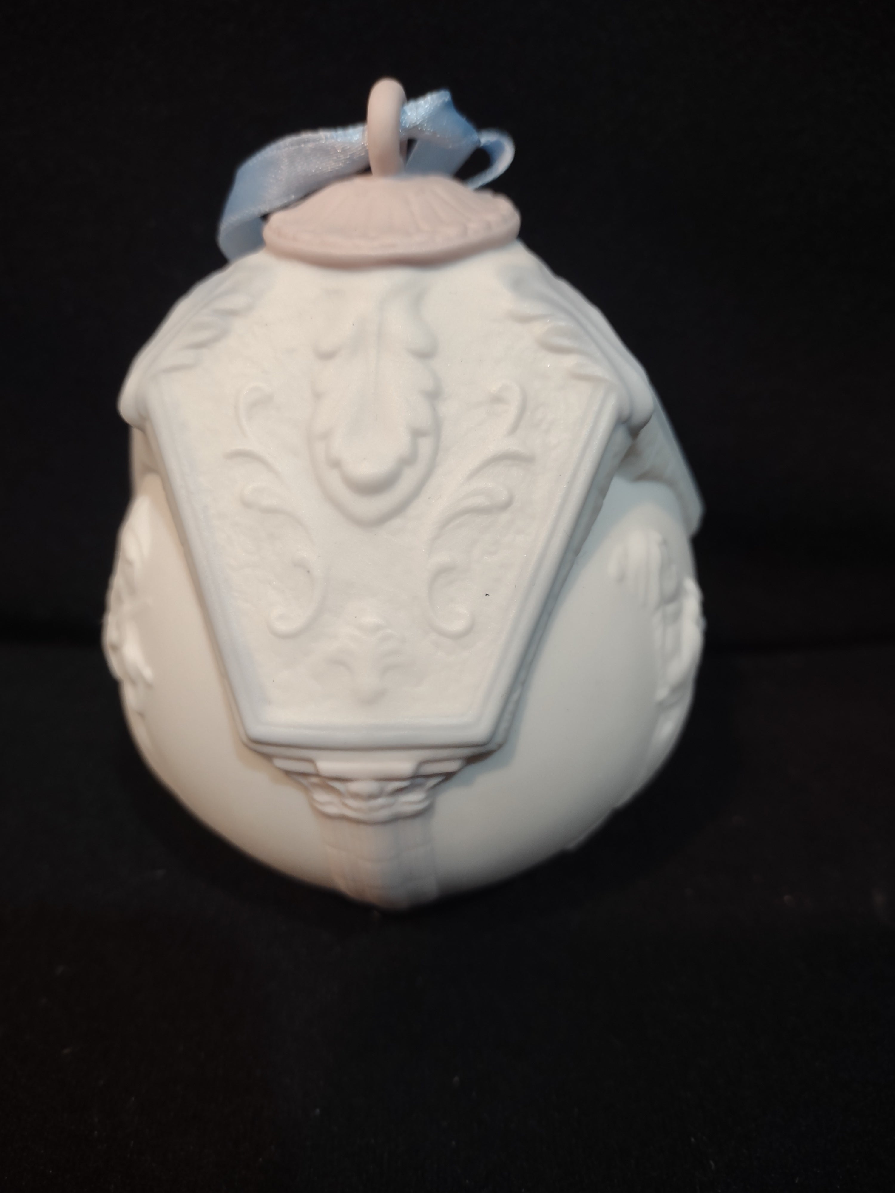 Vintage Lladro Christmas Collectible 1998 Ornament Bola De Navidad (Lot 4103)