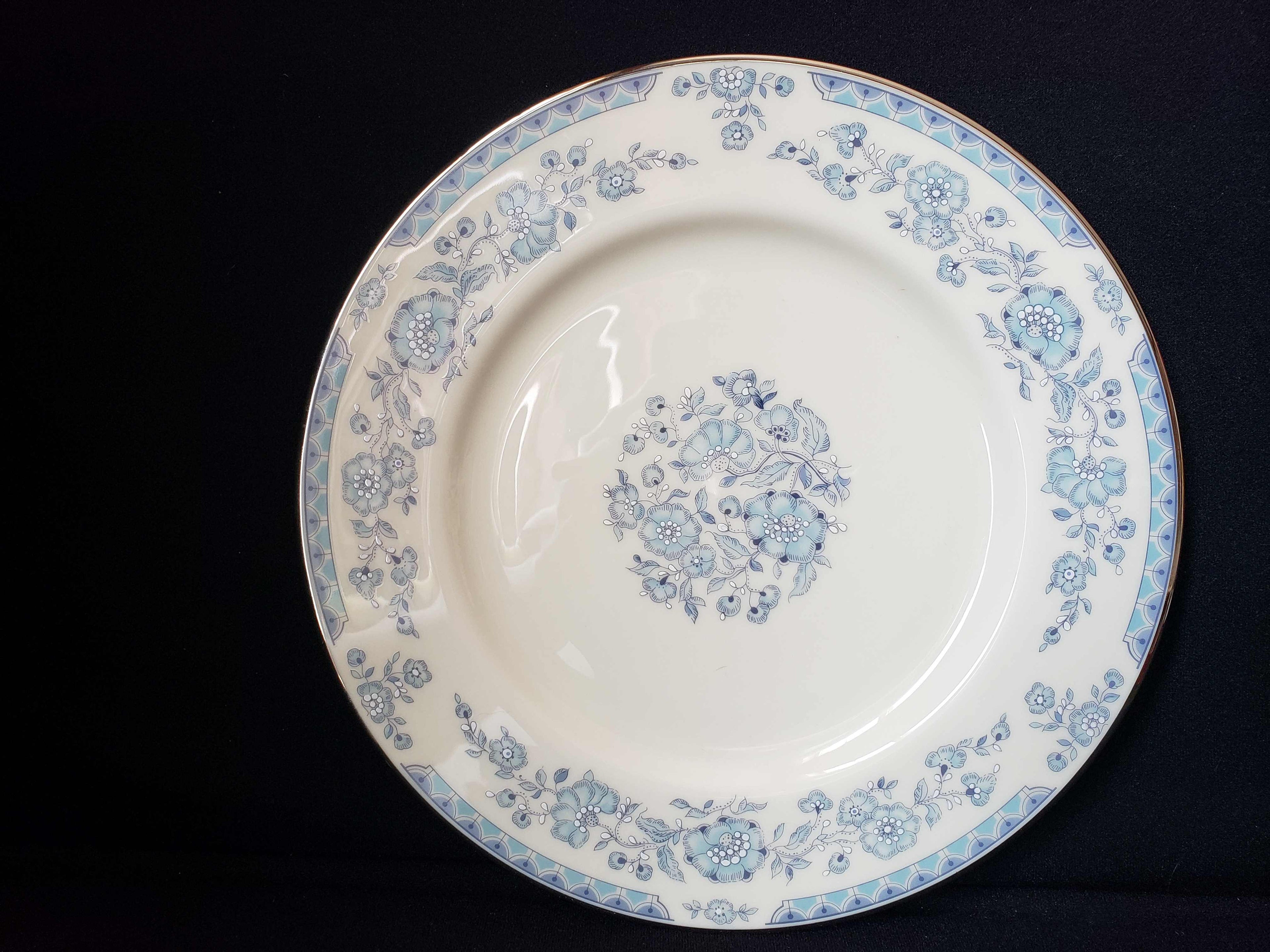 Vintage Lenox Flourish H-521 Gold Trim Dinner Plate 10-1/2" (lot 1910)