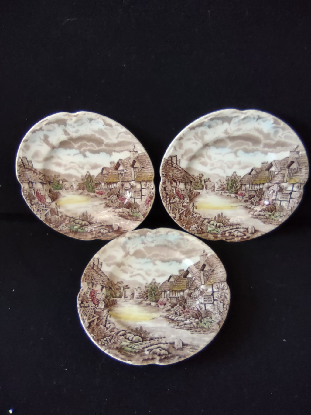 Vintage Johnson Brothers Bread Plate Olde English Countryside x 3 (Lot 5539)