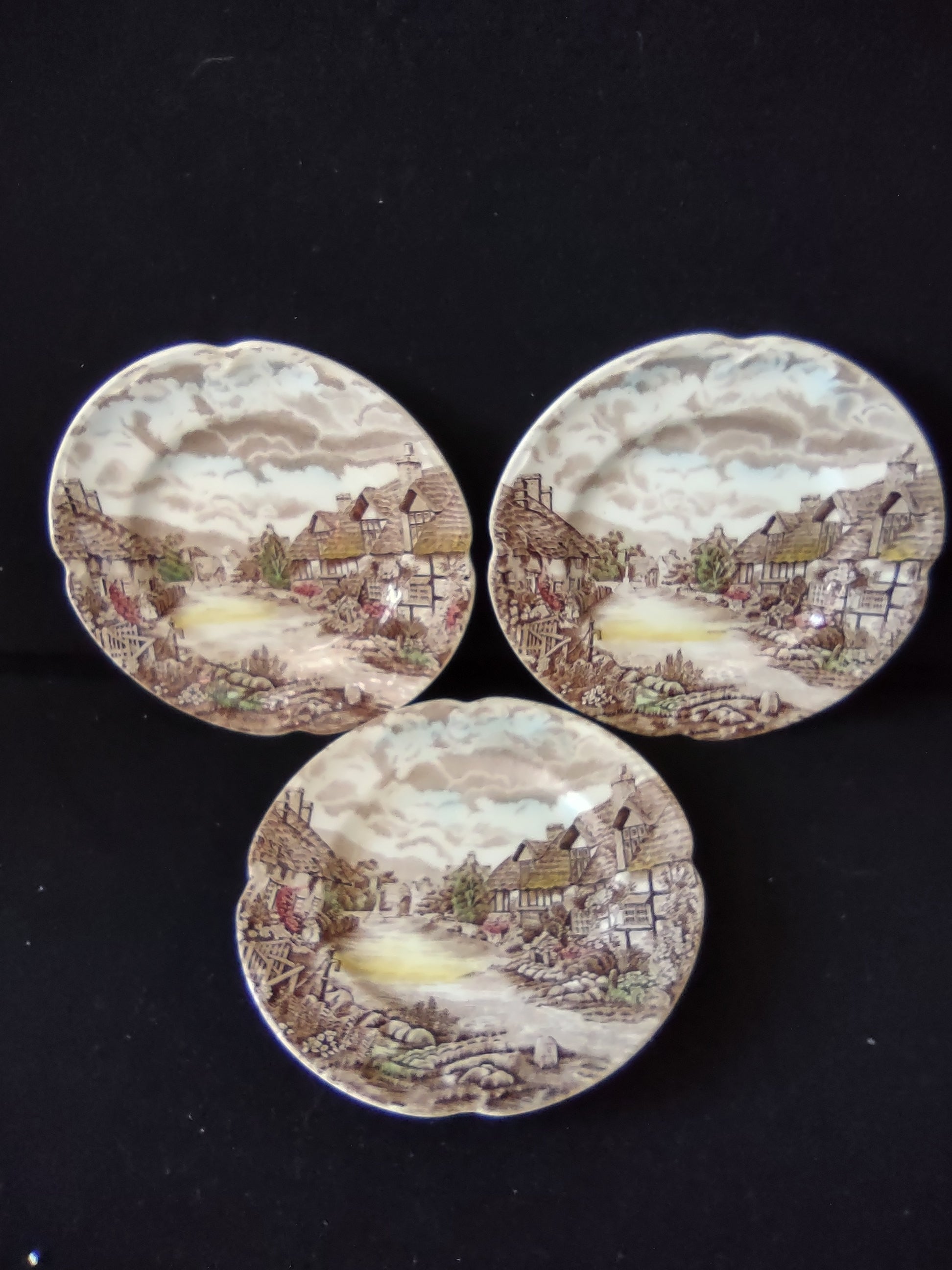 Vintage Johnson Brothers Bread Plate Olde English Countryside x 3 (Lot 5539)