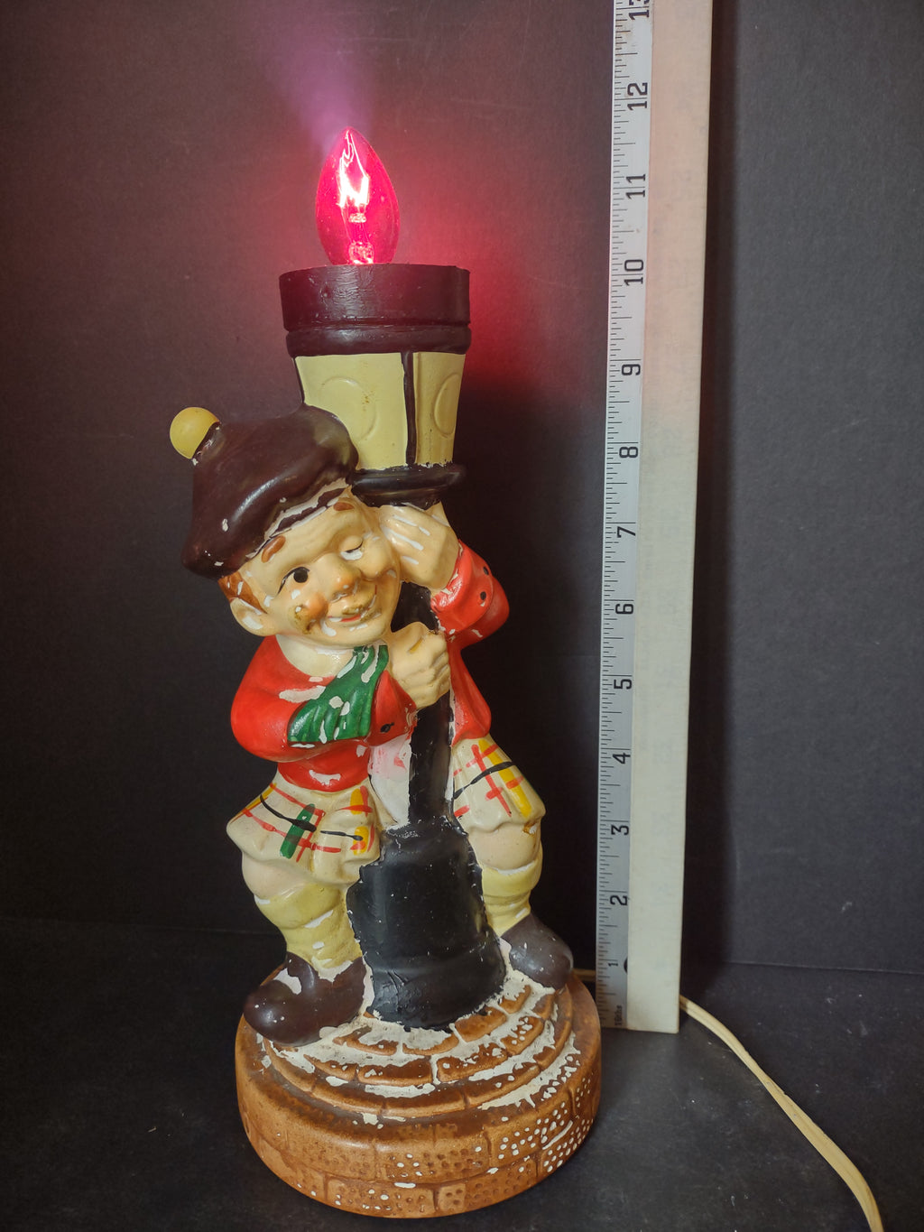 Vintage Lamp Post Scottish Drunk Man NO Shade Peeling Paint (lot 2585)
