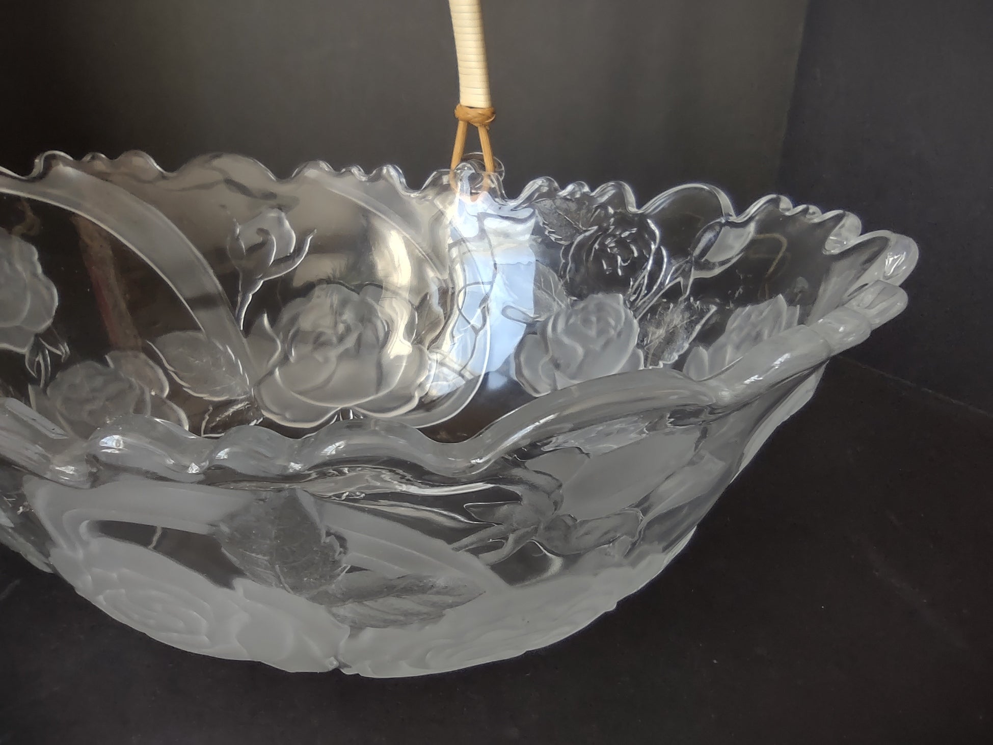 Von Maur Wedding Basket Roses Etched Glass (lot 2663)